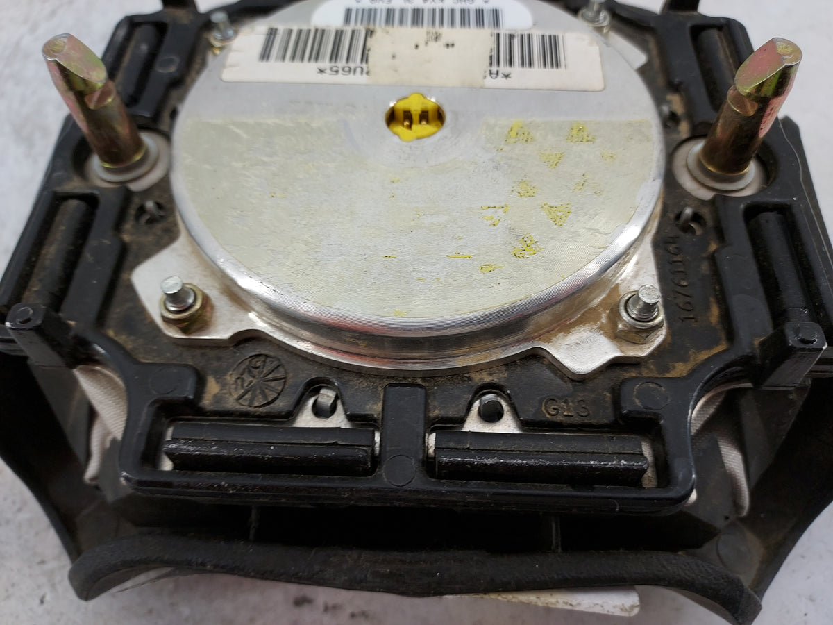 2000 Chevrolet Silverado 1500 Air Bag Driver Left Steering Wheel Mounted 1499395 - Oemusedautoparts1.com