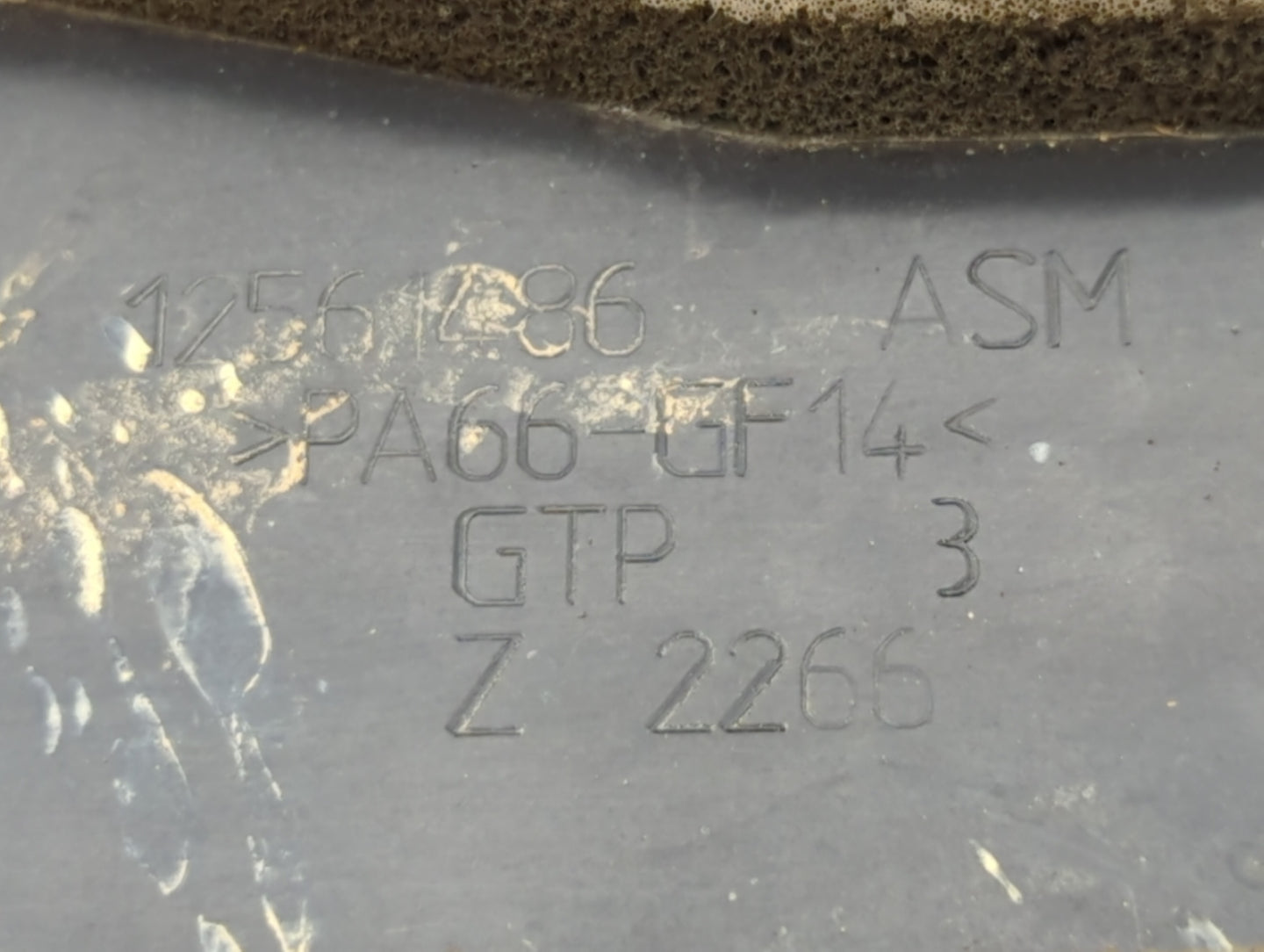 2000 Chevrolet Silverado 1500 Engine Cover - Oemusedautoparts1.com