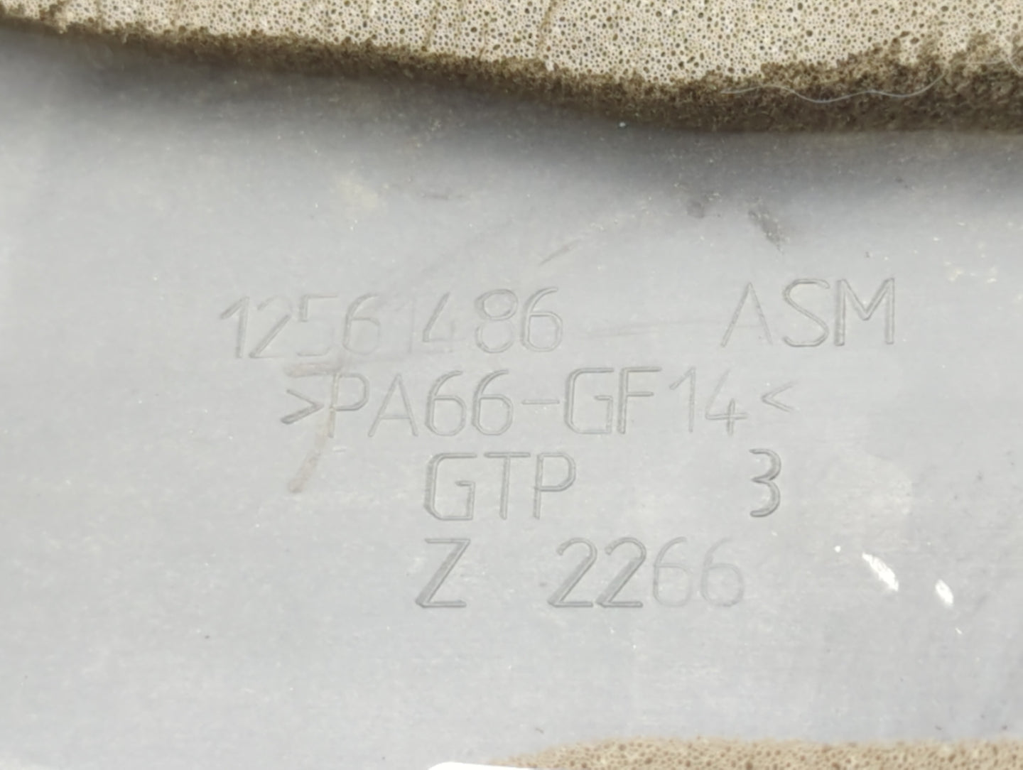 2000 Chevrolet Silverado 1500 Engine Cover - Oemusedautoparts1.com