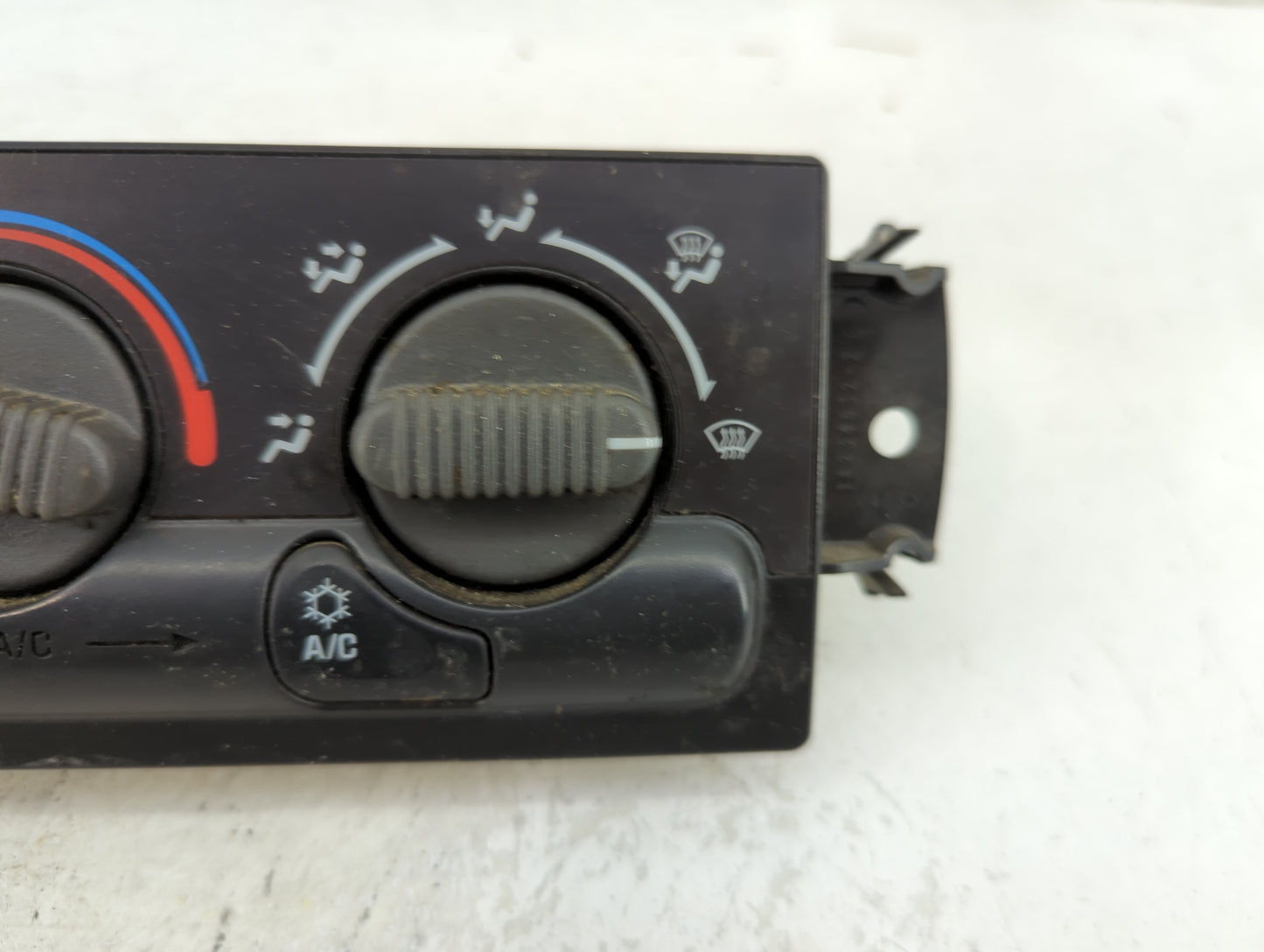 2000 Chevrolet Silverado 1500 Climate Control Module Temperature AC/Heater Replacement P/N:09361355 Fits OEM Used Auto Parts