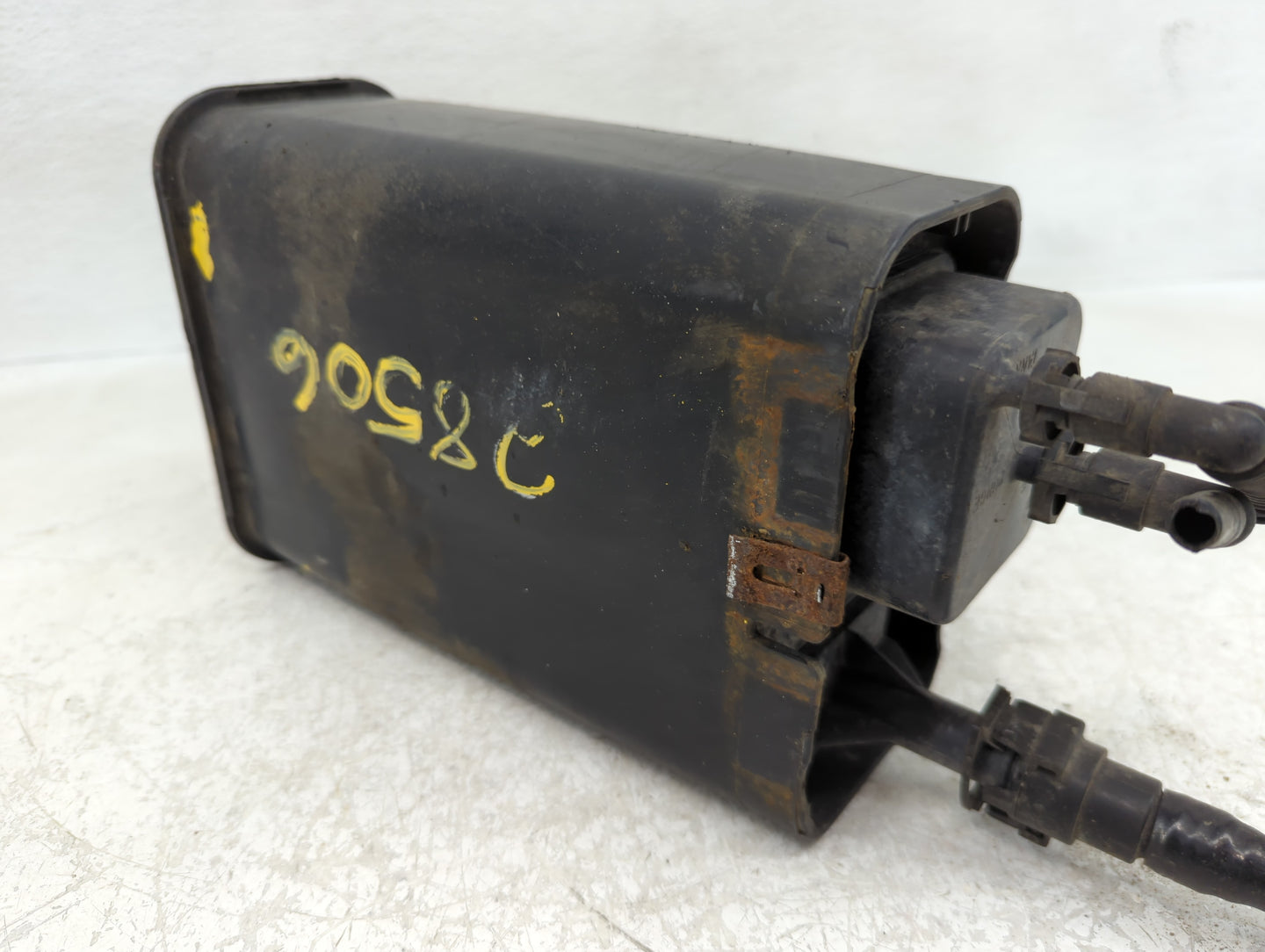 2000 Chevrolet Silverado 1500 Pickup Fuel Vapor Charcoal Canister - Oemusedautoparts1.com