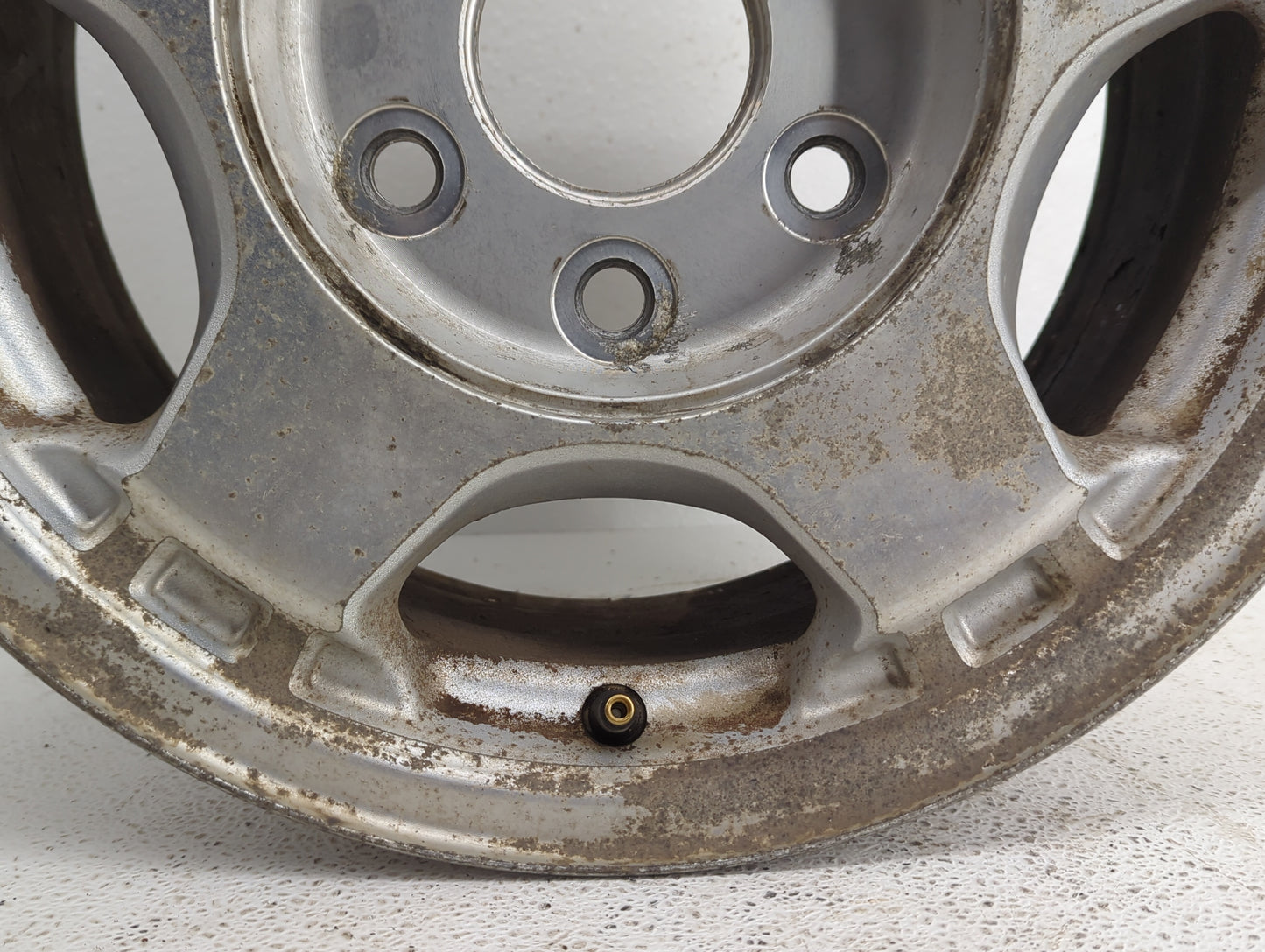 Chevrolet Silverado 1500 Pickup Oem Wheel Rim 837672 - Oemusedautoparts1.com