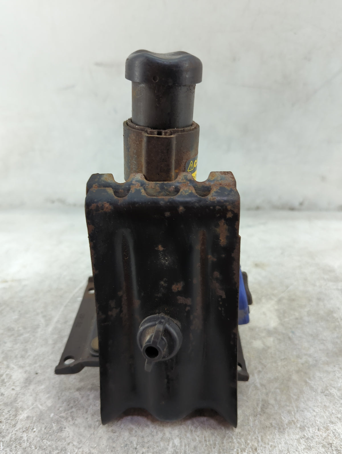 2000 Chevrolet Silverado 2500 Spare Scissor Car Jack - Oemusedautoparts1.com