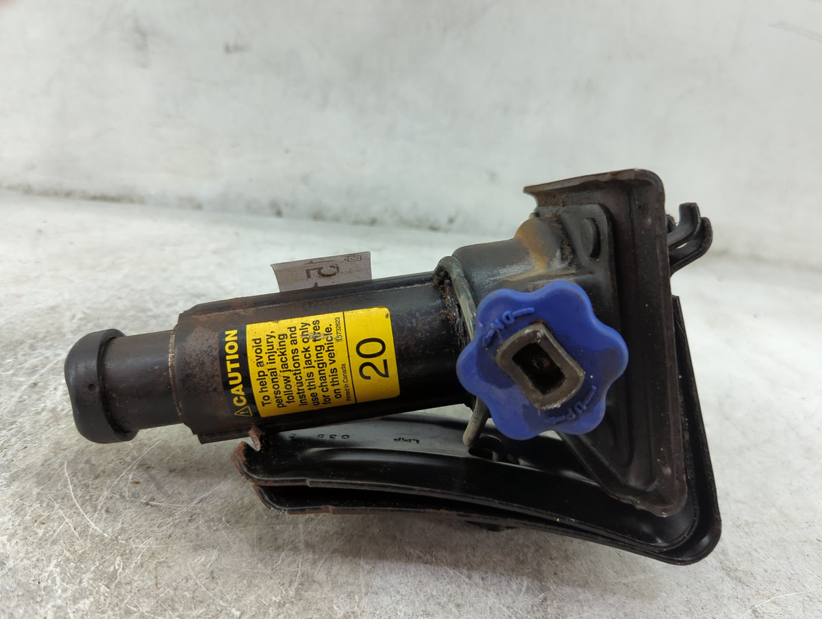 2000 Chevrolet Silverado 2500 Spare Scissor Car Jack - Oemusedautoparts1.com