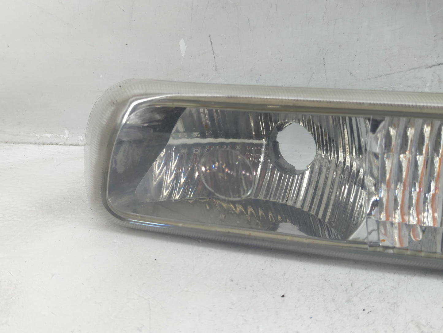 2000-2006 Chevrolet Suburban 2500 Driver Left Oem Front Light Lamp - Oemusedautoparts1.com