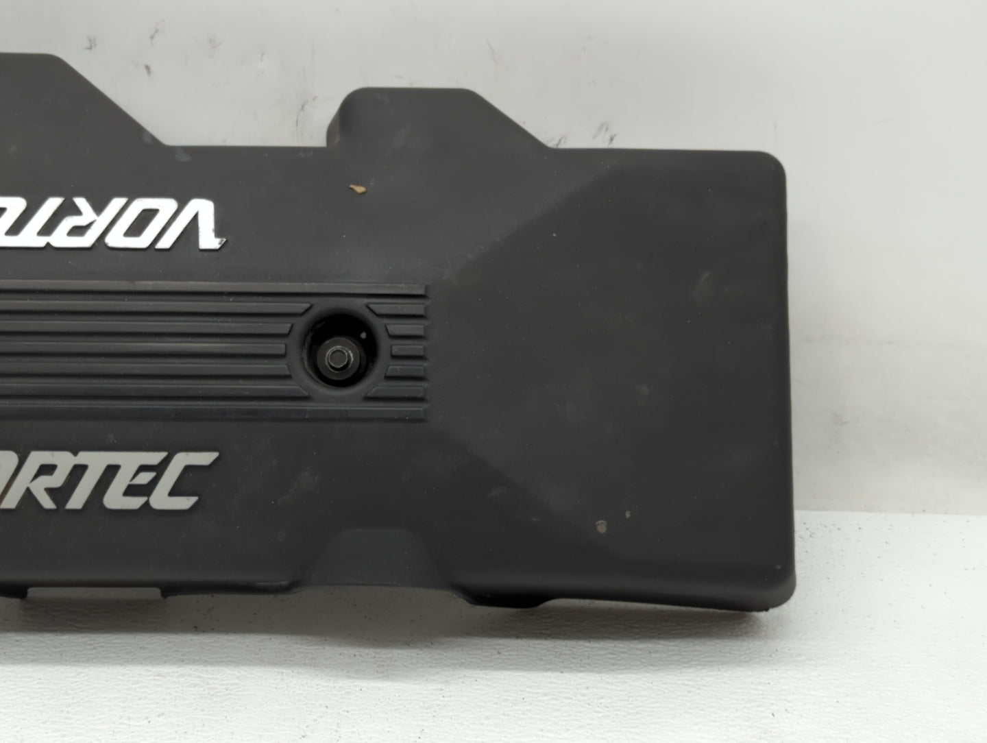 2000 Chevrolet Suburban 2500 Engine Cover - Oemusedautoparts1.com