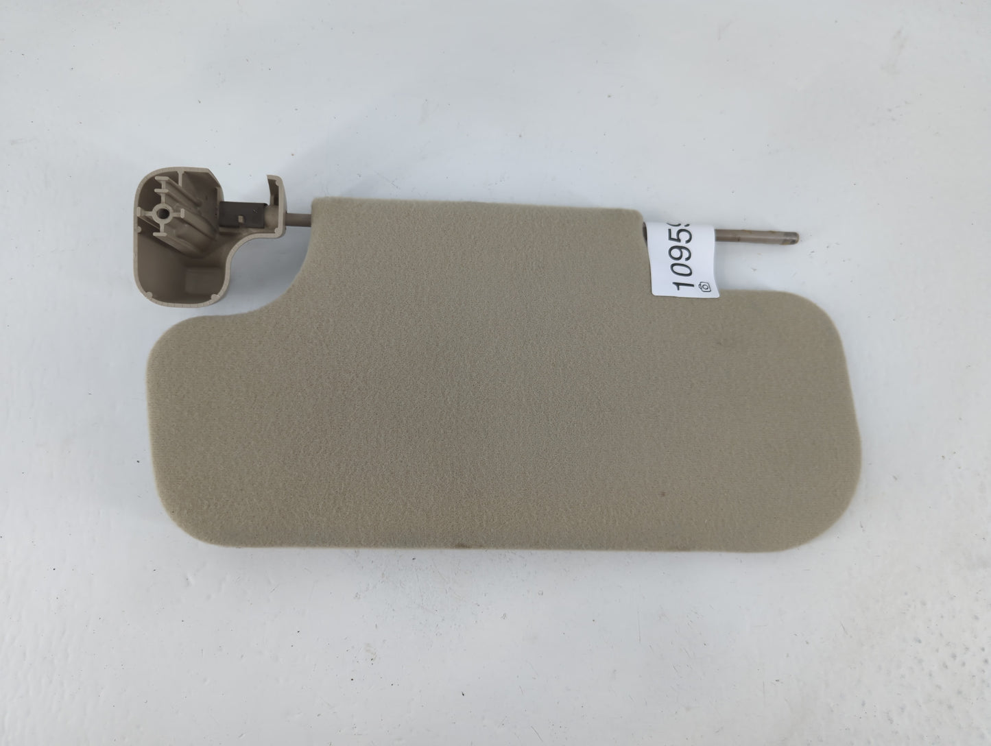 2000-2002 Chevrolet Tahoe Sun Visor Shade Replacement Passenger Right Mirror Fits Fits 2000 2001 2002 2003 OEM Used Auto Par