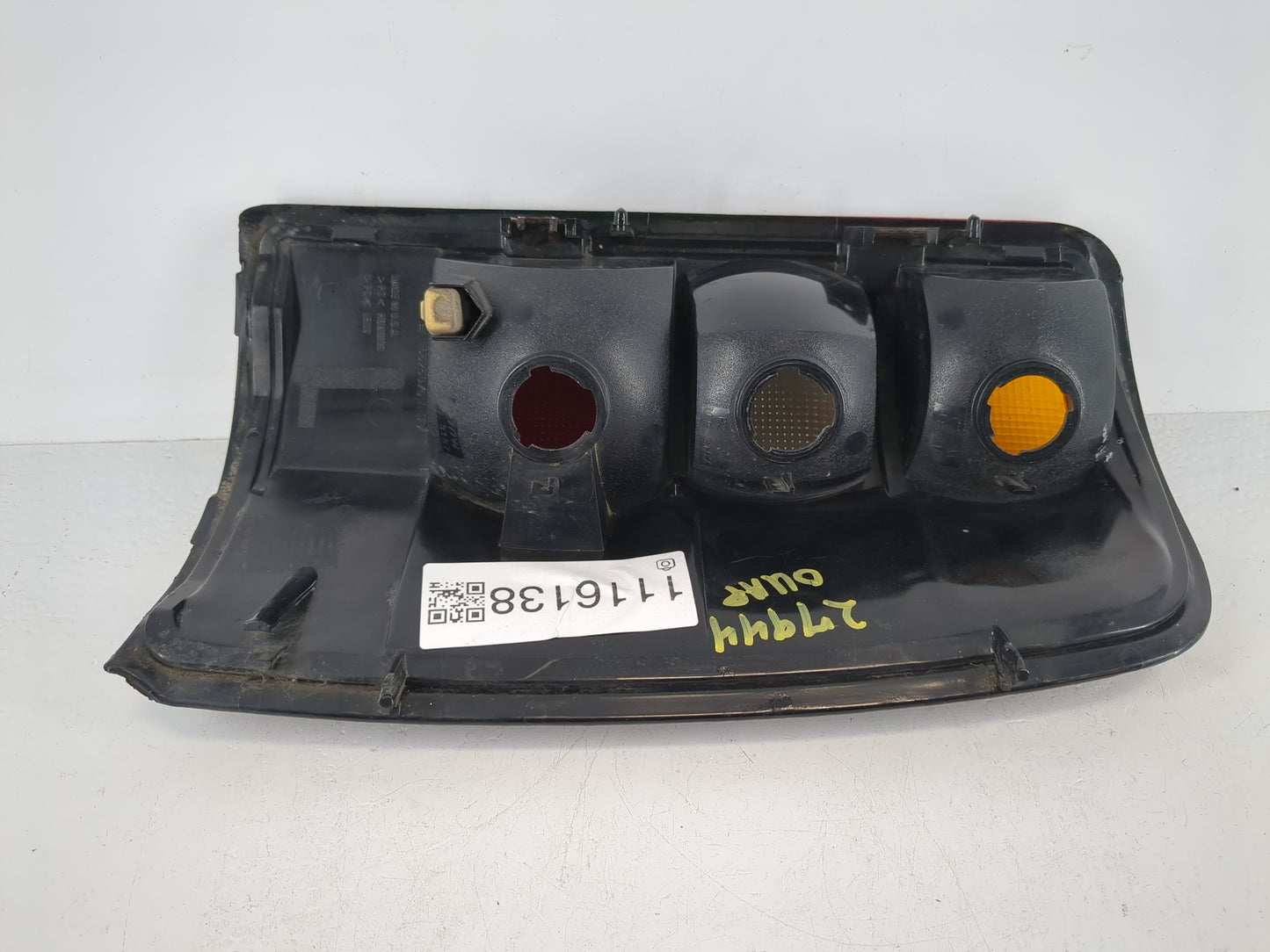 1995-2000 Chevrolet Tahoe Tail Light Assembly Driver Left OEM P/N:16525375 Fits Fits 1992 1993 1994 1995 1996 1997 1998 1999