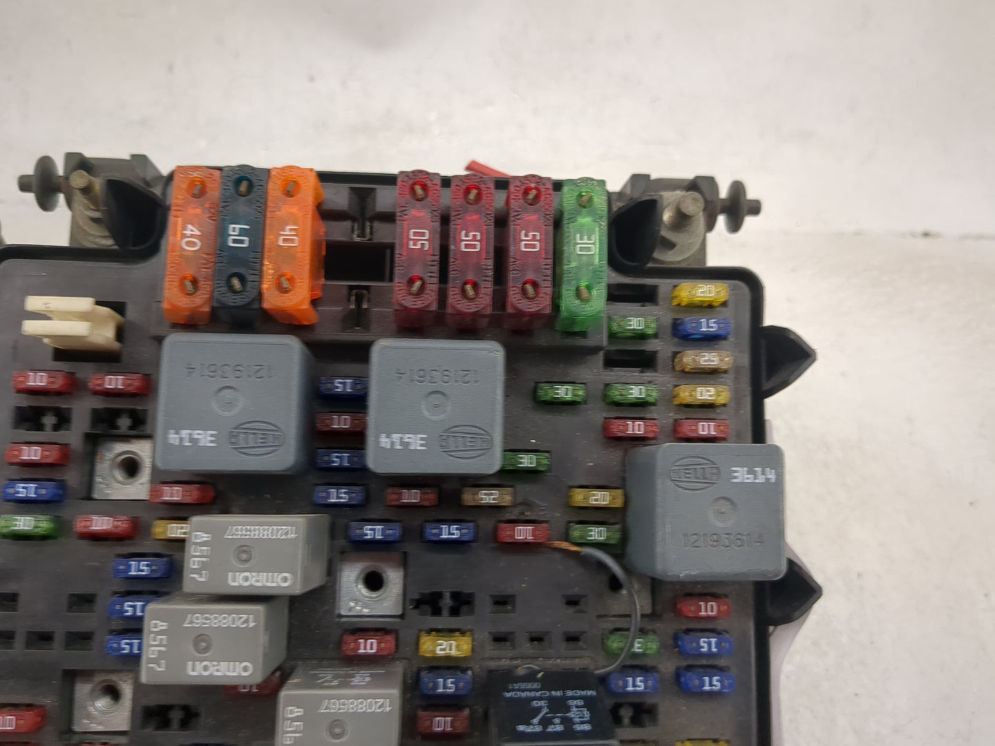 2000-2002 Chevrolet Tahoe Fusebox Fuse Box Panel Relay Module P/N:12193645-09 12193614, 12077866 Fits Fits 2000 2001 2002 OE