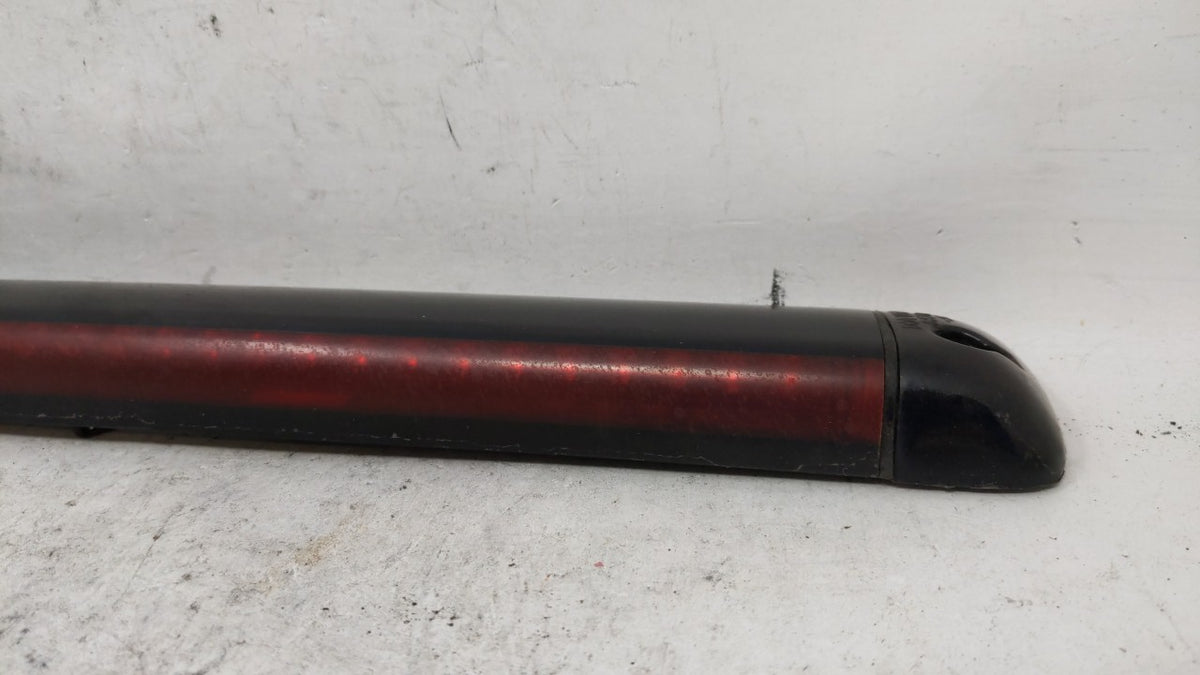 2000 Chevrolet Tahoe High Mounted Stop Third Brake Light Lamp - Oemusedautoparts1.com