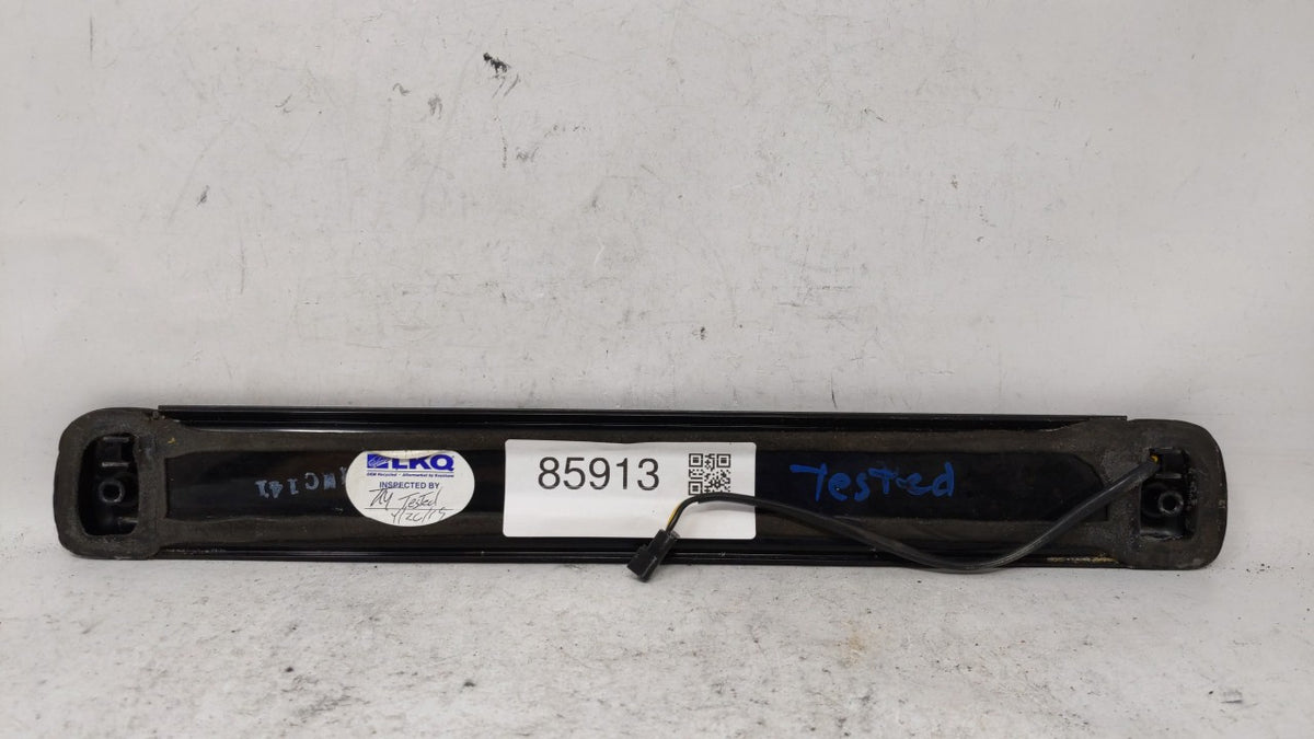 2000 Chevrolet Tahoe High Mounted Stop Third Brake Light Lamp - Oemusedautoparts1.com