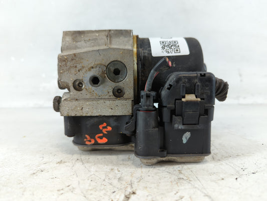 1998-2000 Chevrolet Tahoe ABS Pump Control Module Replacement P/N:13451111 Fits Fits 1998 1999 2000 OEM Used Auto Parts - Oe