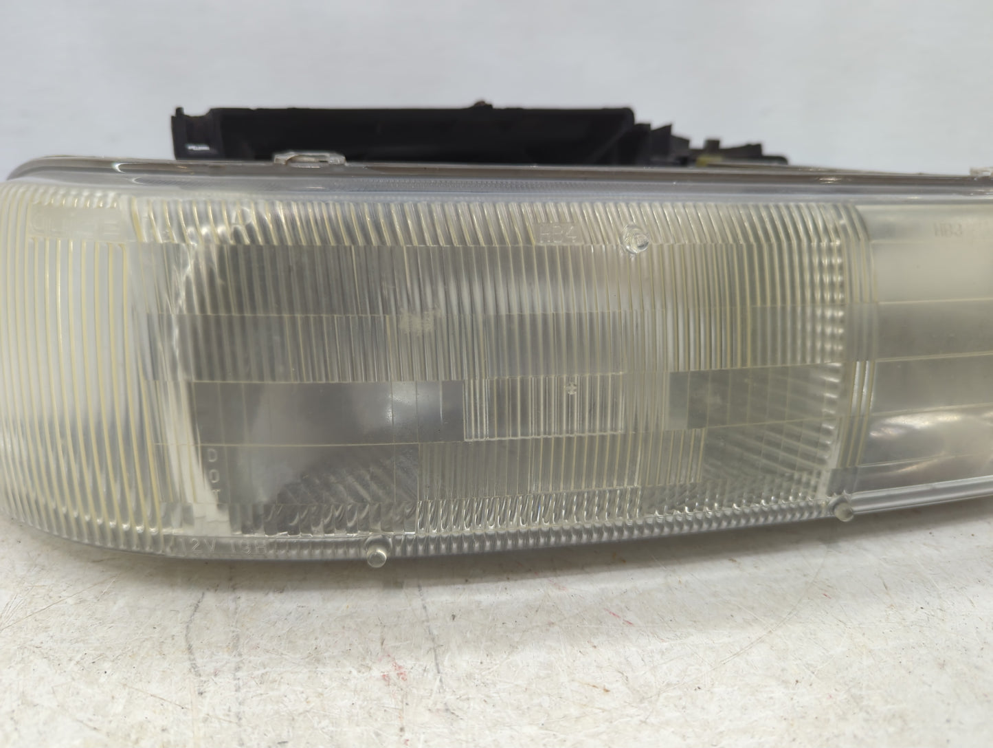 2000-2006 Chevrolet Tahoe Passenger Right Oem Head Light Headlight Lamp - Oemusedautoparts1.com