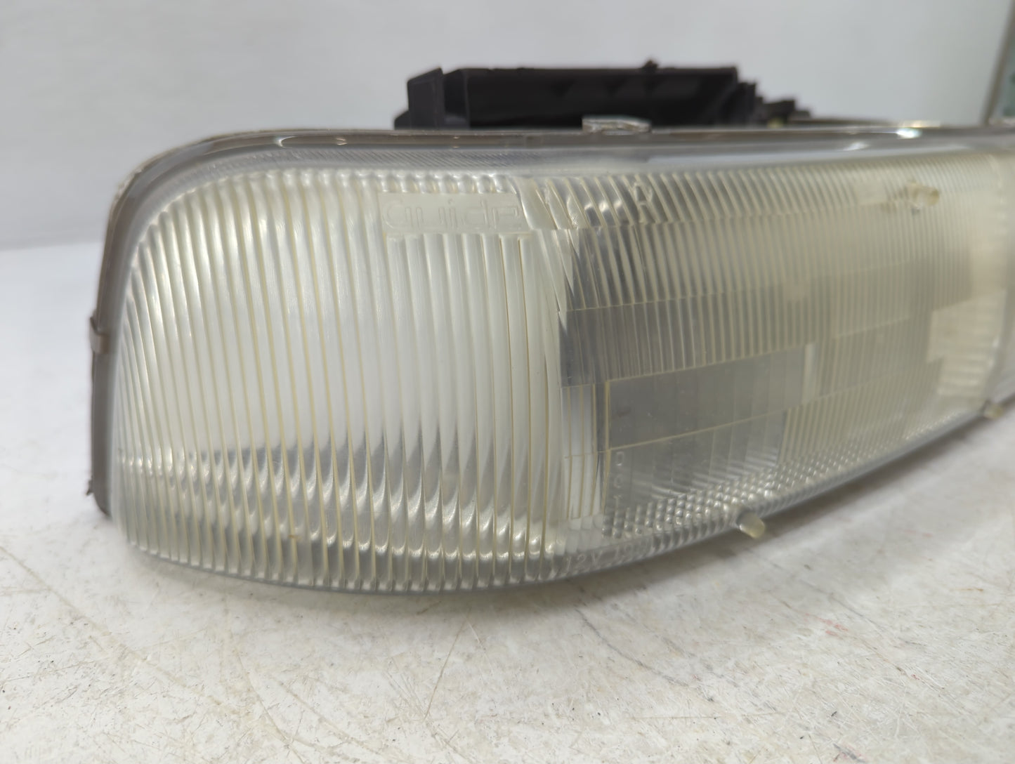 2000-2006 Chevrolet Tahoe Passenger Right Oem Head Light Headlight Lamp - Oemusedautoparts1.com