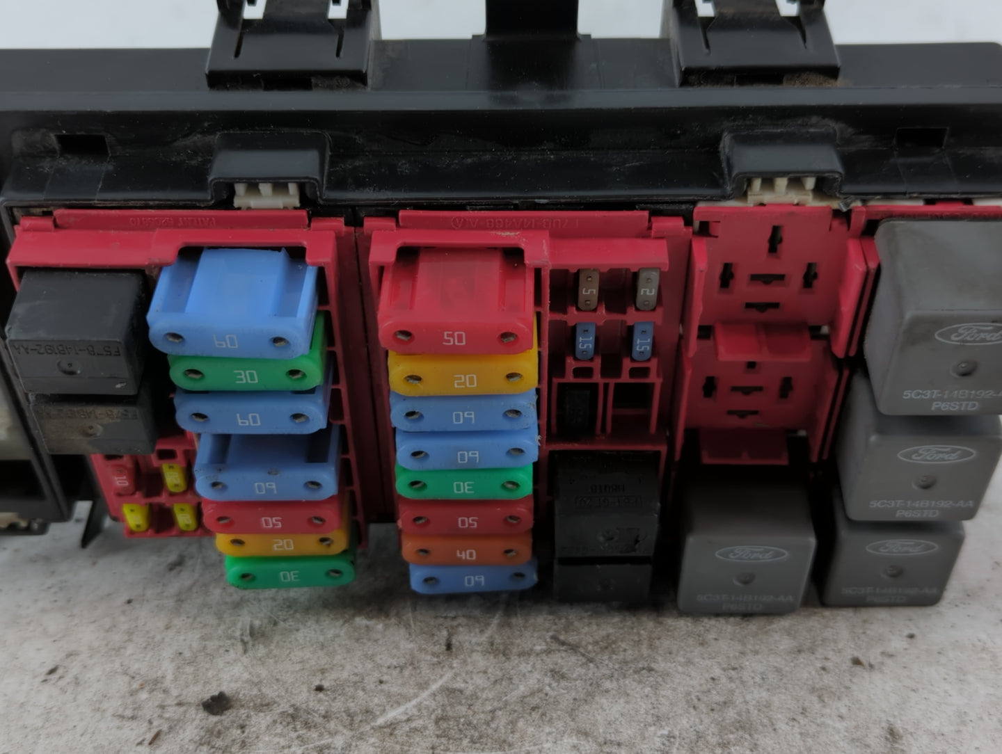 2000 Chevrolet V3500 Fusebox Fuse Box Panel Relay Module Fits OEM Used Auto Parts - Oemusedautoparts1.com