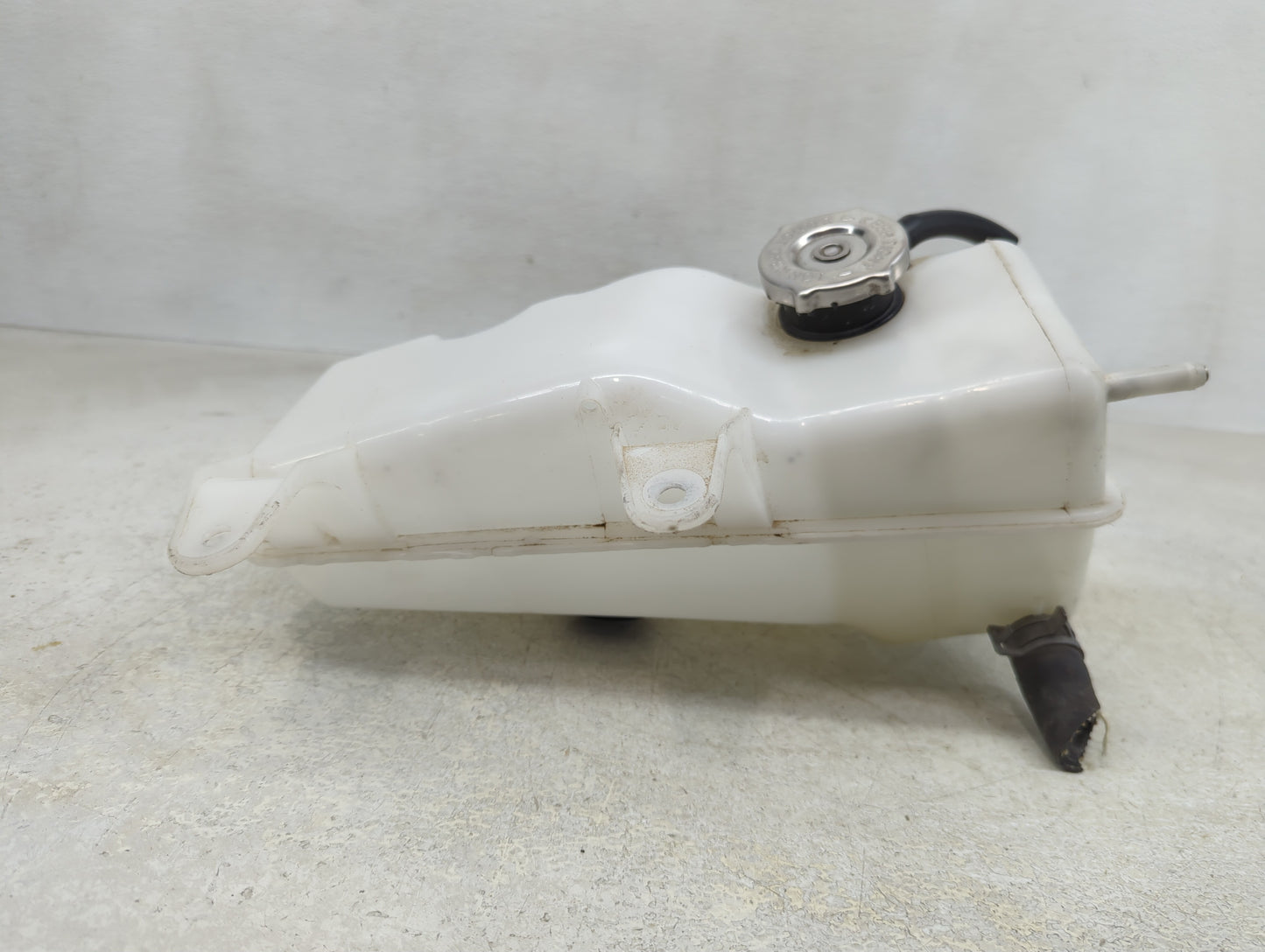 2000-2001 Chrysler 300m Windshield Washer Fluid Reservoir Bottle Oem - Oemusedautoparts1.com