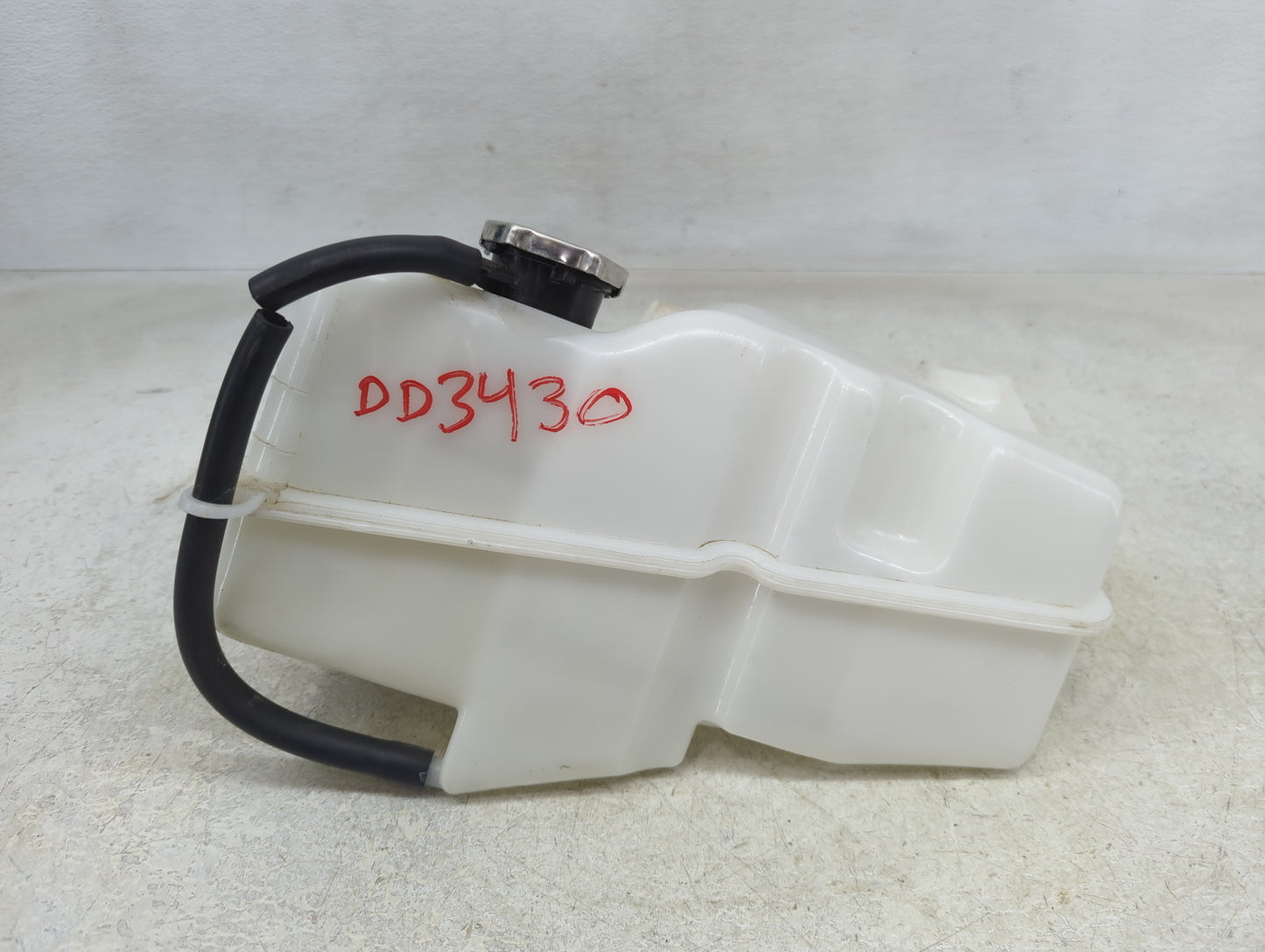 2000-2001 Chrysler 300m Windshield Washer Fluid Reservoir Bottle Oem - Oemusedautoparts1.com