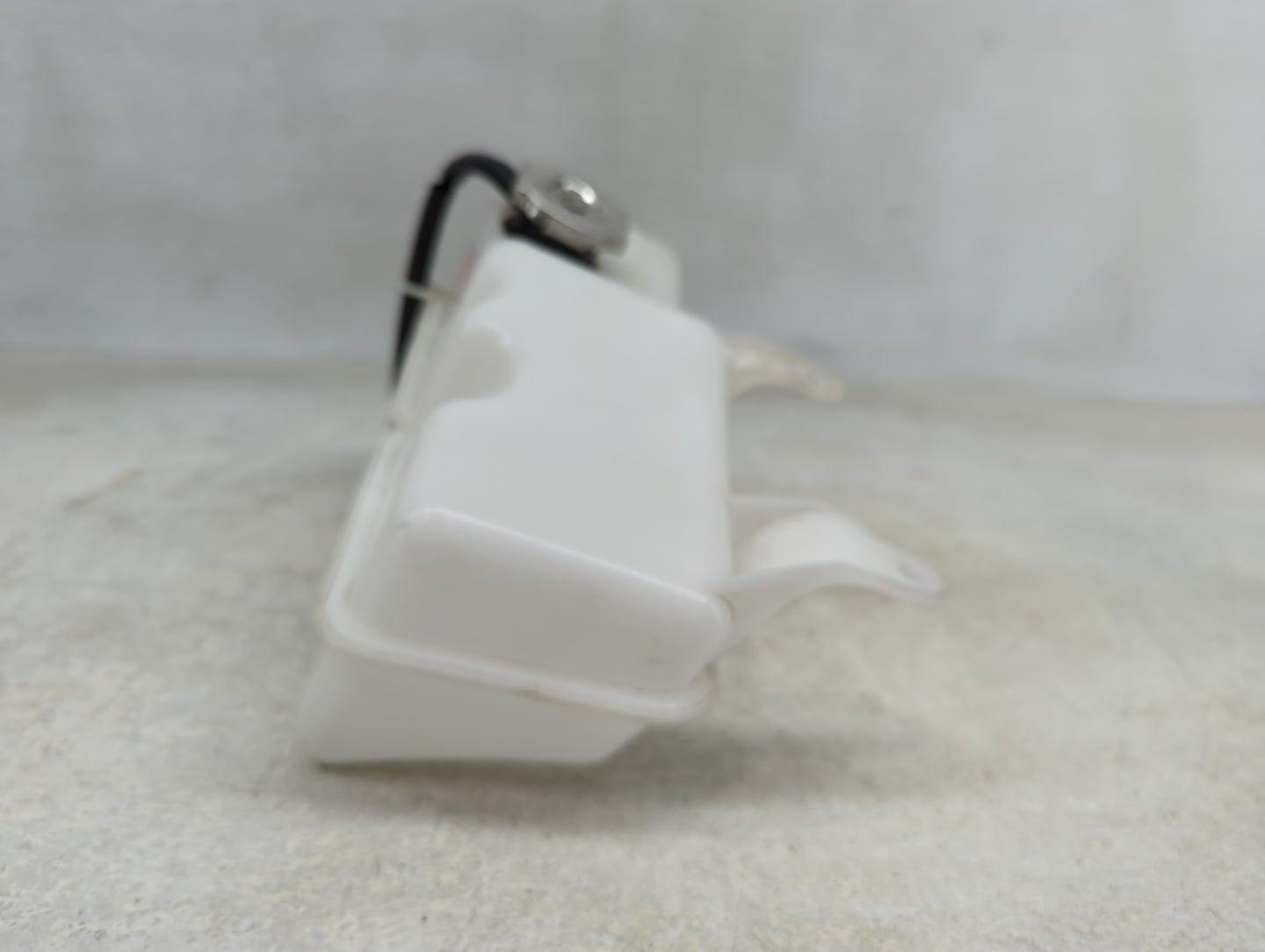 2000-2001 Chrysler 300m Windshield Washer Fluid Reservoir Bottle Oem - Oemusedautoparts1.com