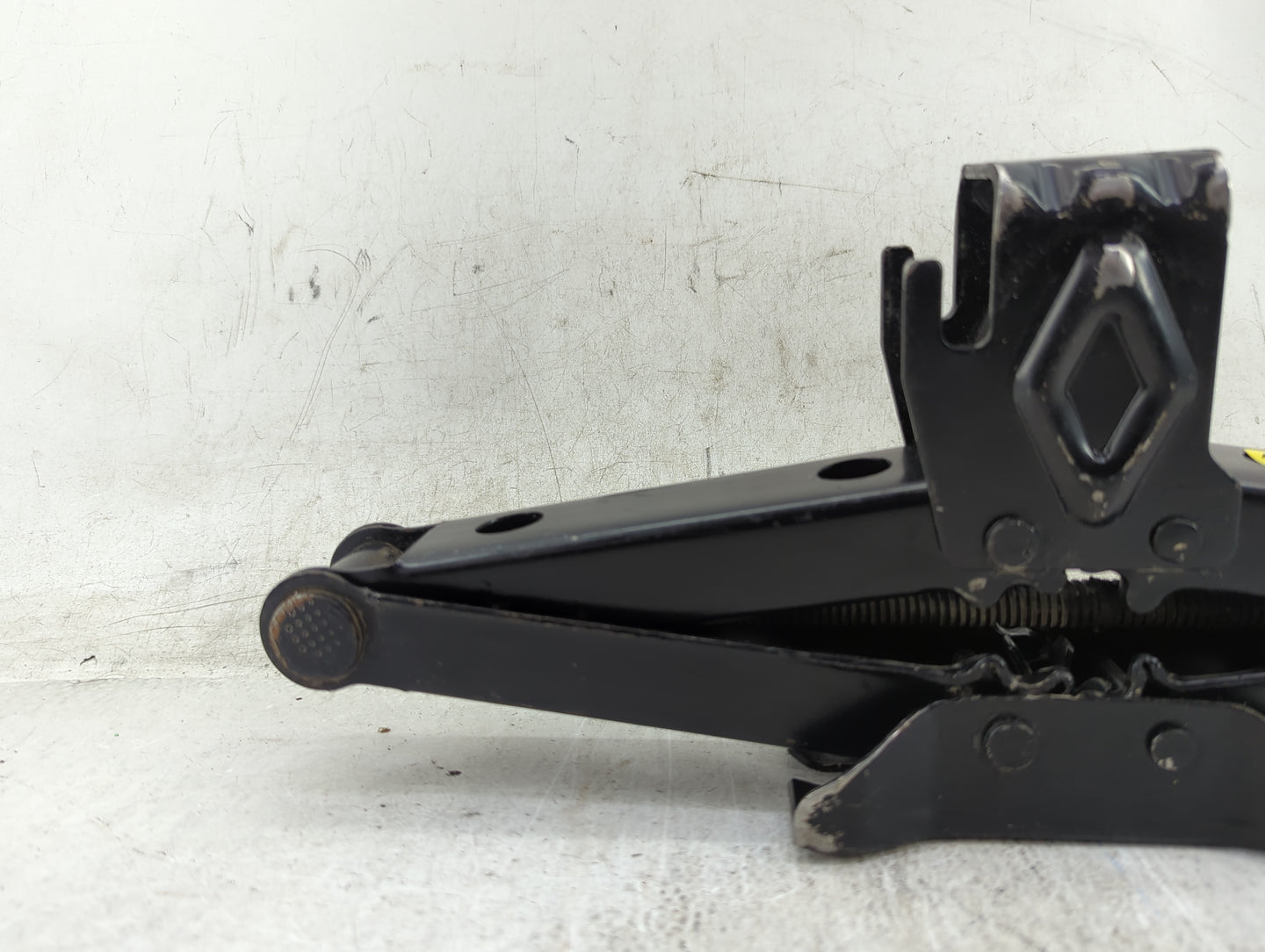 2000 Chrysler Aspen Spare Scissor Car Jack - Oemusedautoparts1.com
