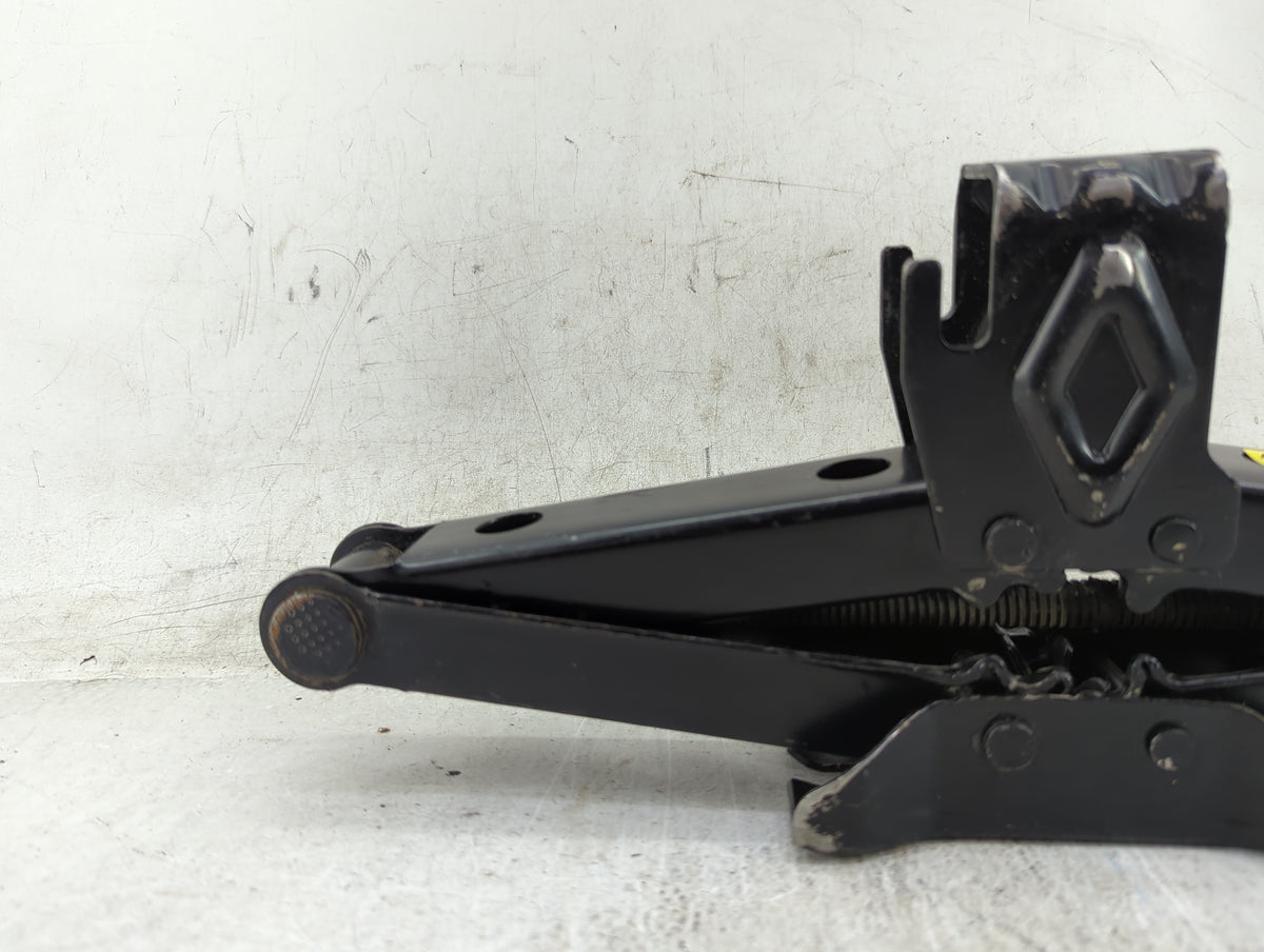 2000 Chrysler Aspen Spare Scissor Car Jack - Oemusedautoparts1.com