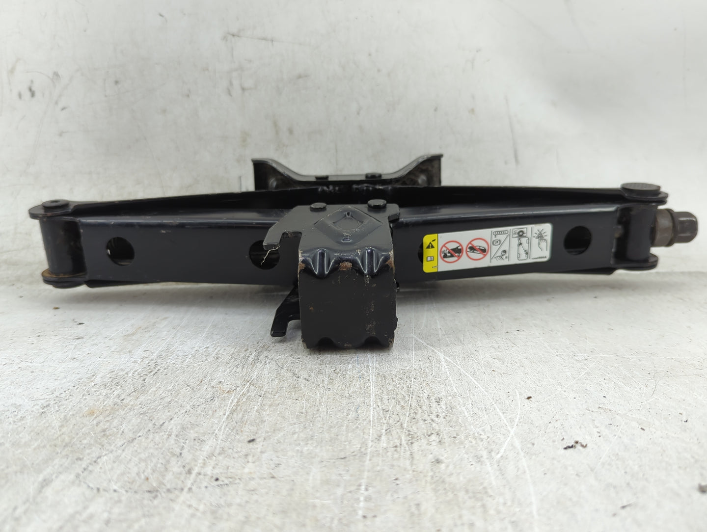 2000 Chrysler Aspen Spare Scissor Car Jack - Oemusedautoparts1.com