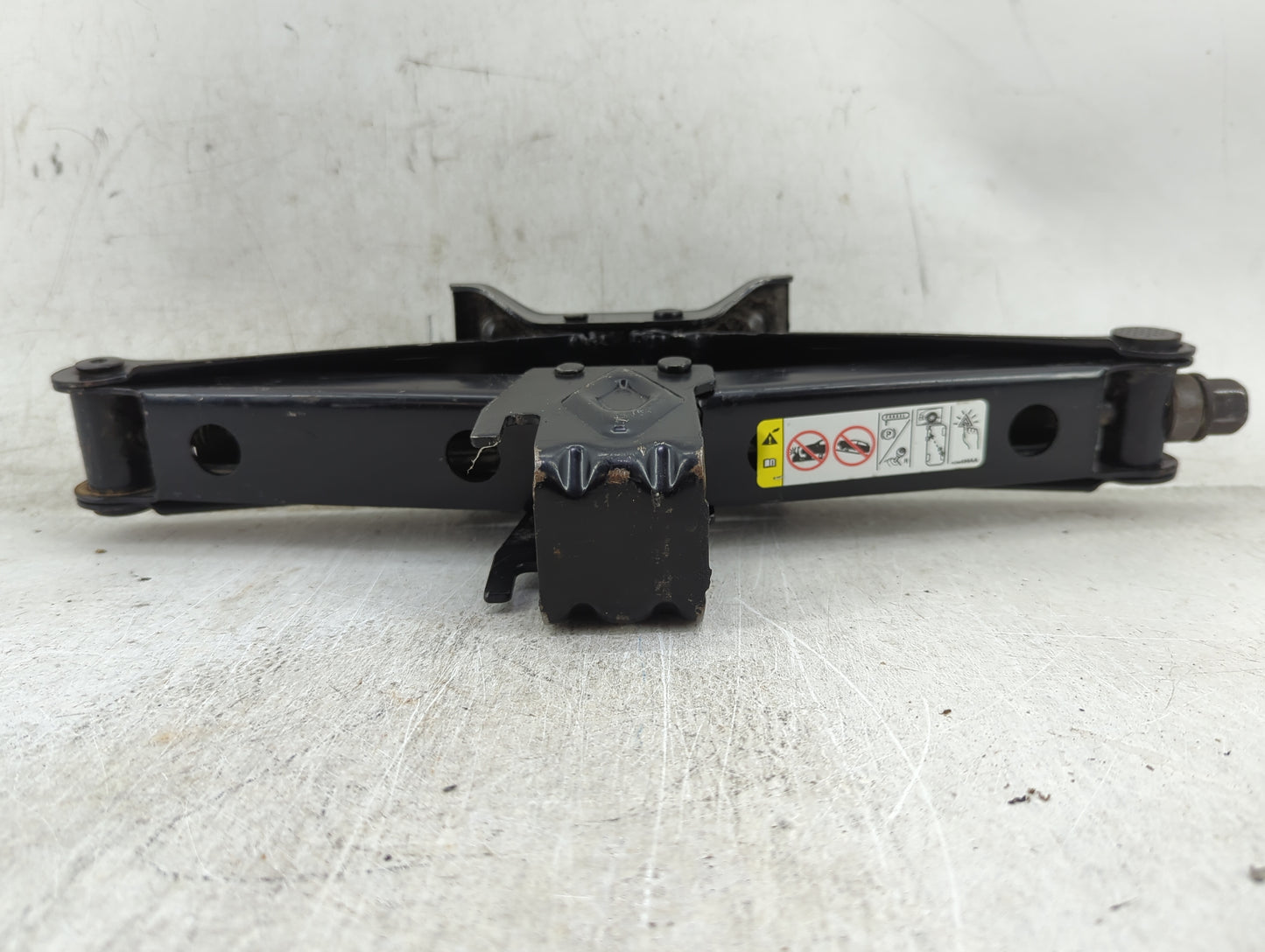 2000 Chrysler Aspen Spare Scissor Car Jack - Oemusedautoparts1.com