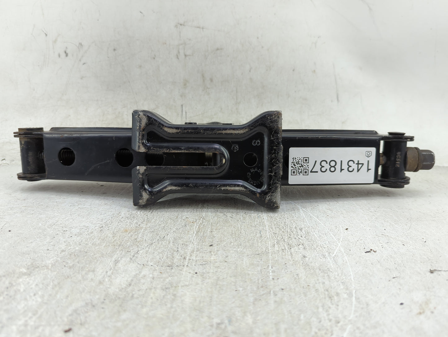 2000 Chrysler Aspen Spare Scissor Car Jack - Oemusedautoparts1.com