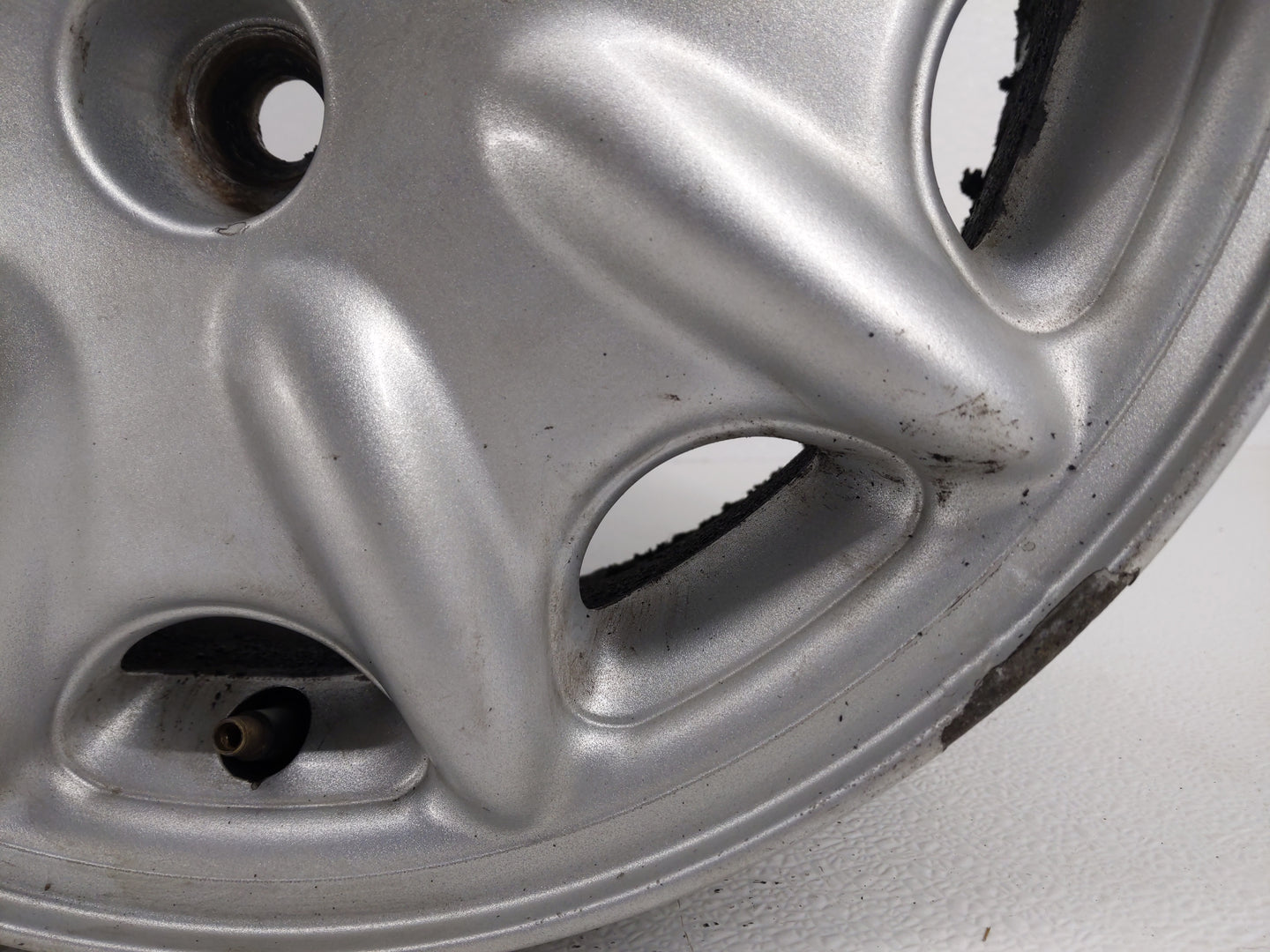 1995-2000 Chrysler Cirrus Oem Wheel Rim - Oemusedautoparts1.com