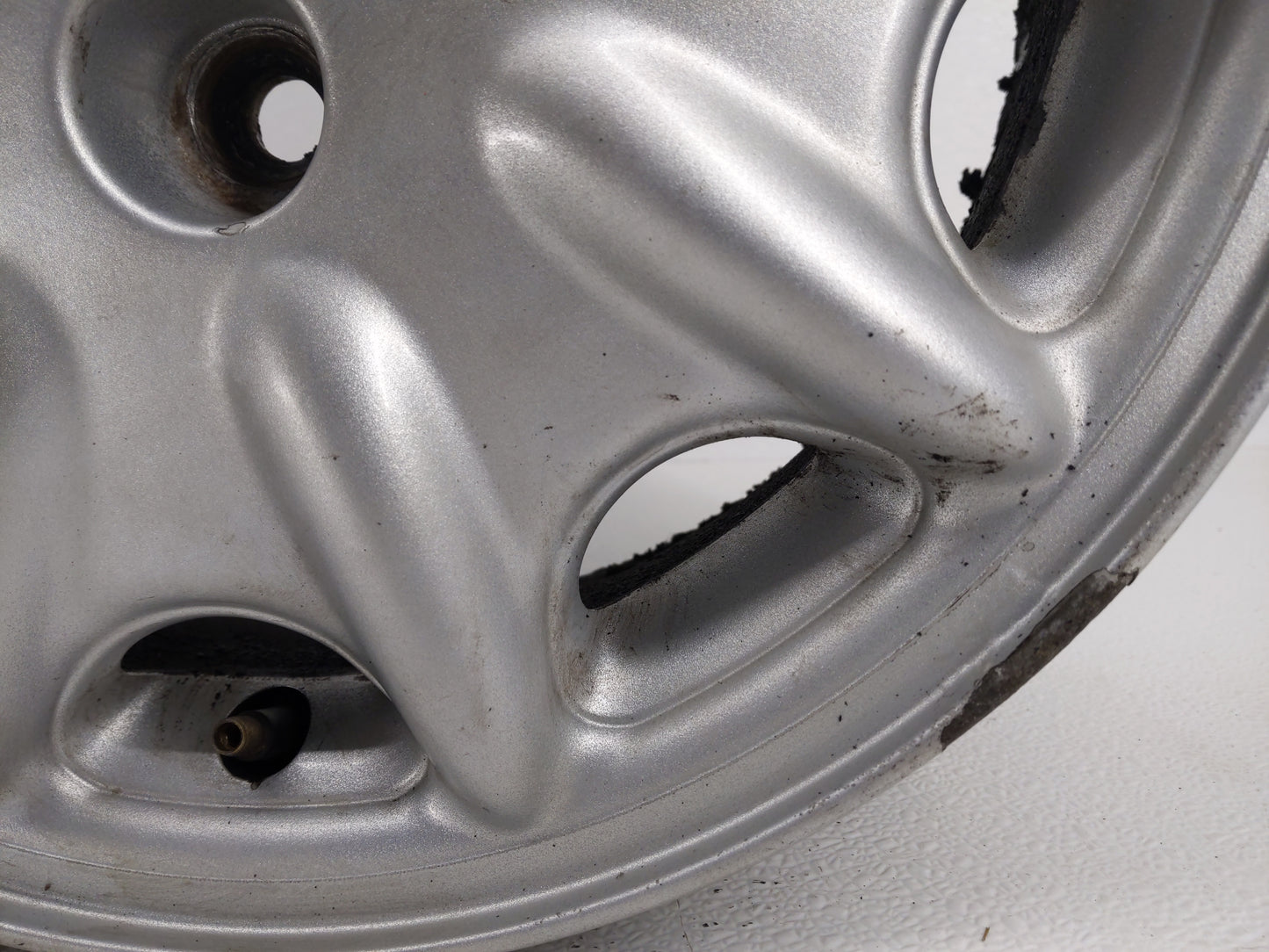1995-2000 Chrysler Cirrus Oem Wheel Rim - Oemusedautoparts1.com