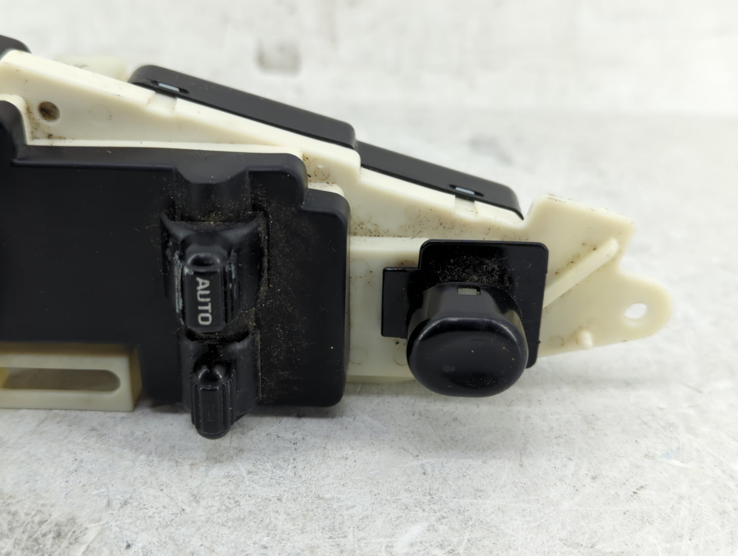 2000 Chrysler Cirrus Master Power Window Switch Replacement Driver Side Left P/N:39754D Fits OEM Used Auto Parts - Oemusedau