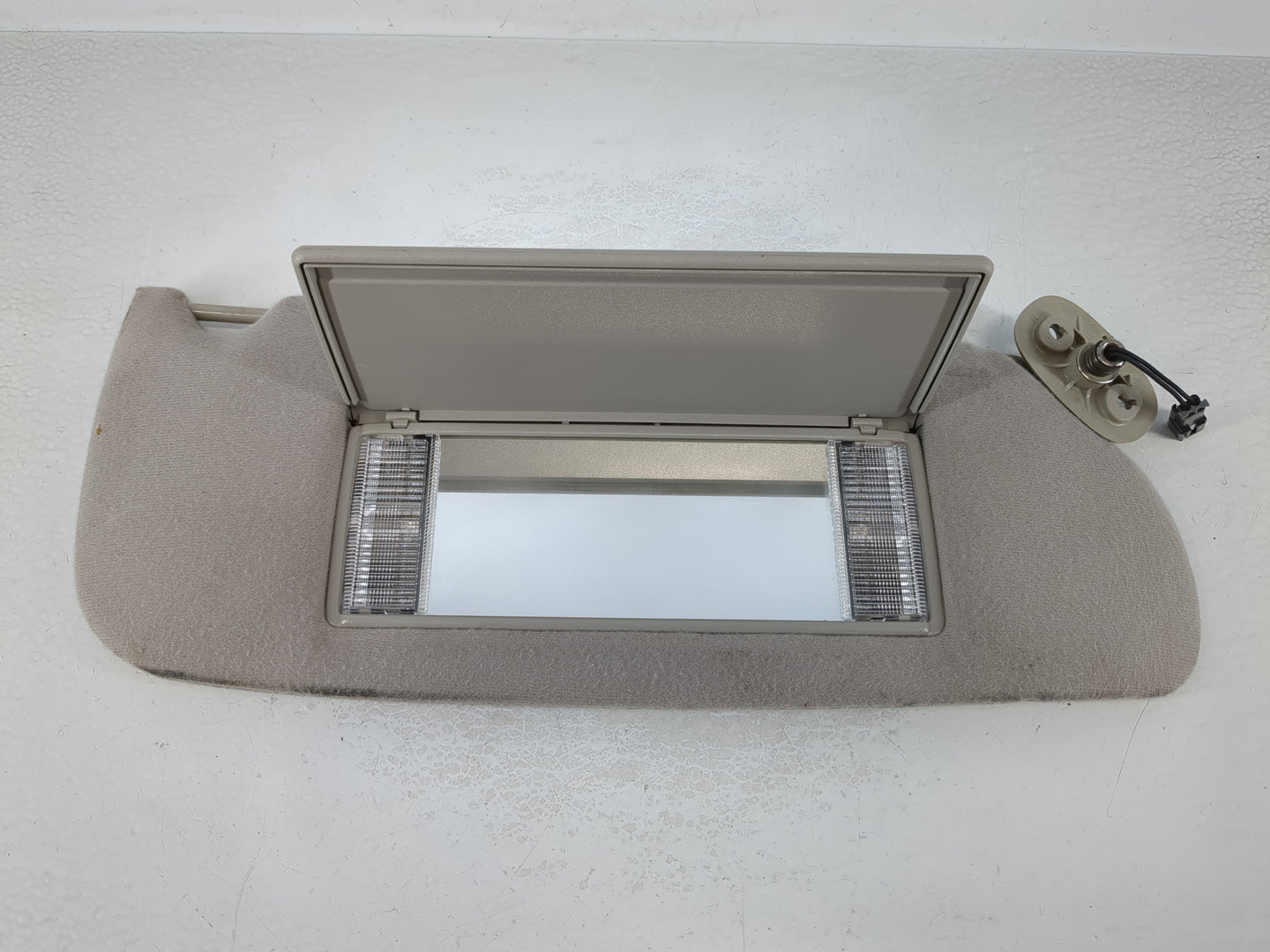 2000-2004 Chrysler Concorde Sun Visor Shade Replacement Passenger Right Mirror Fits Fits 2000 2001 2002 2003 2004 OEM Used A