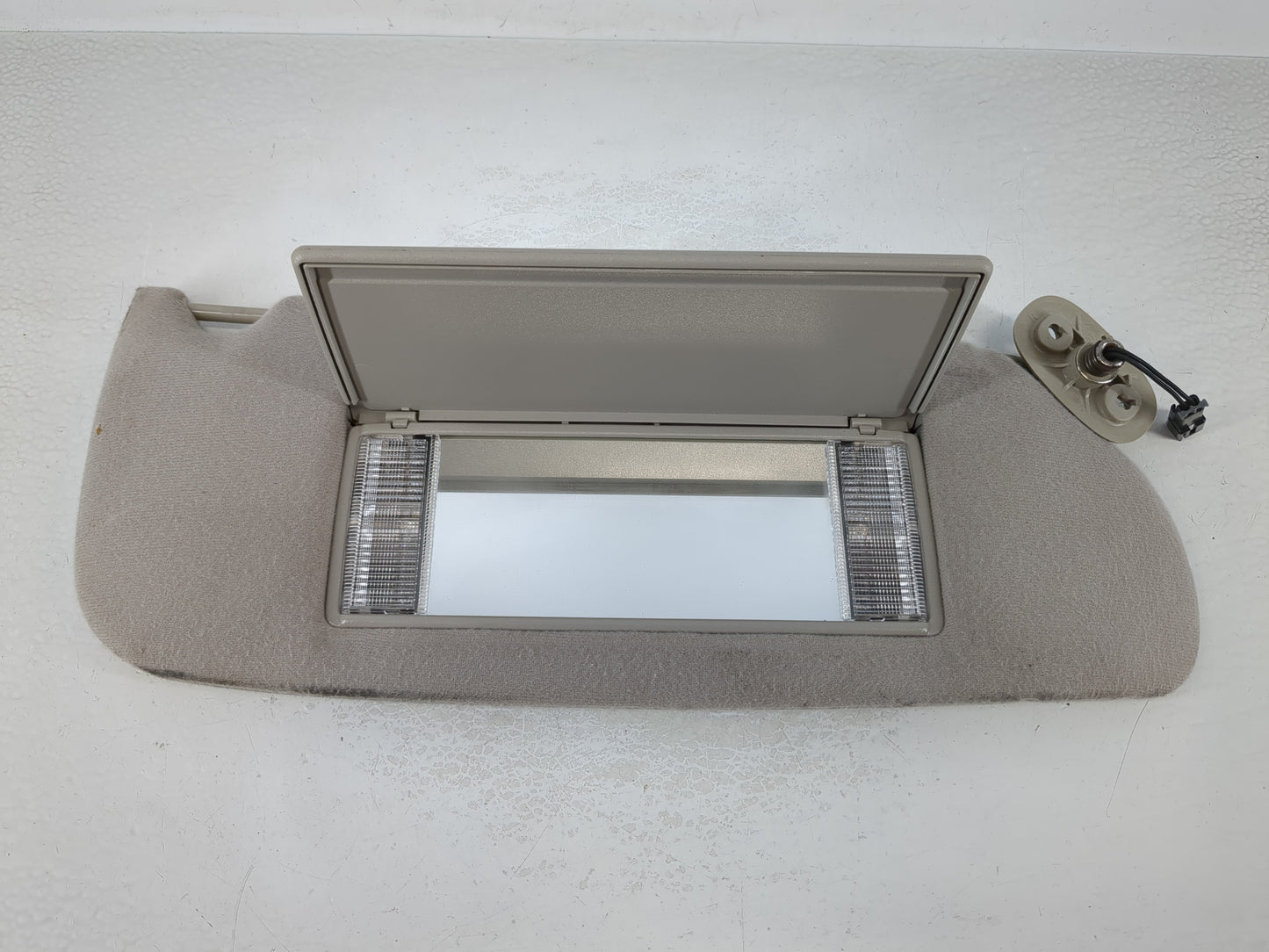 2000-2004 Chrysler Concorde Sun Visor Shade Replacement Passenger Right Mirror Fits Fits 2000 2001 2002 2003 2004 OEM Used A