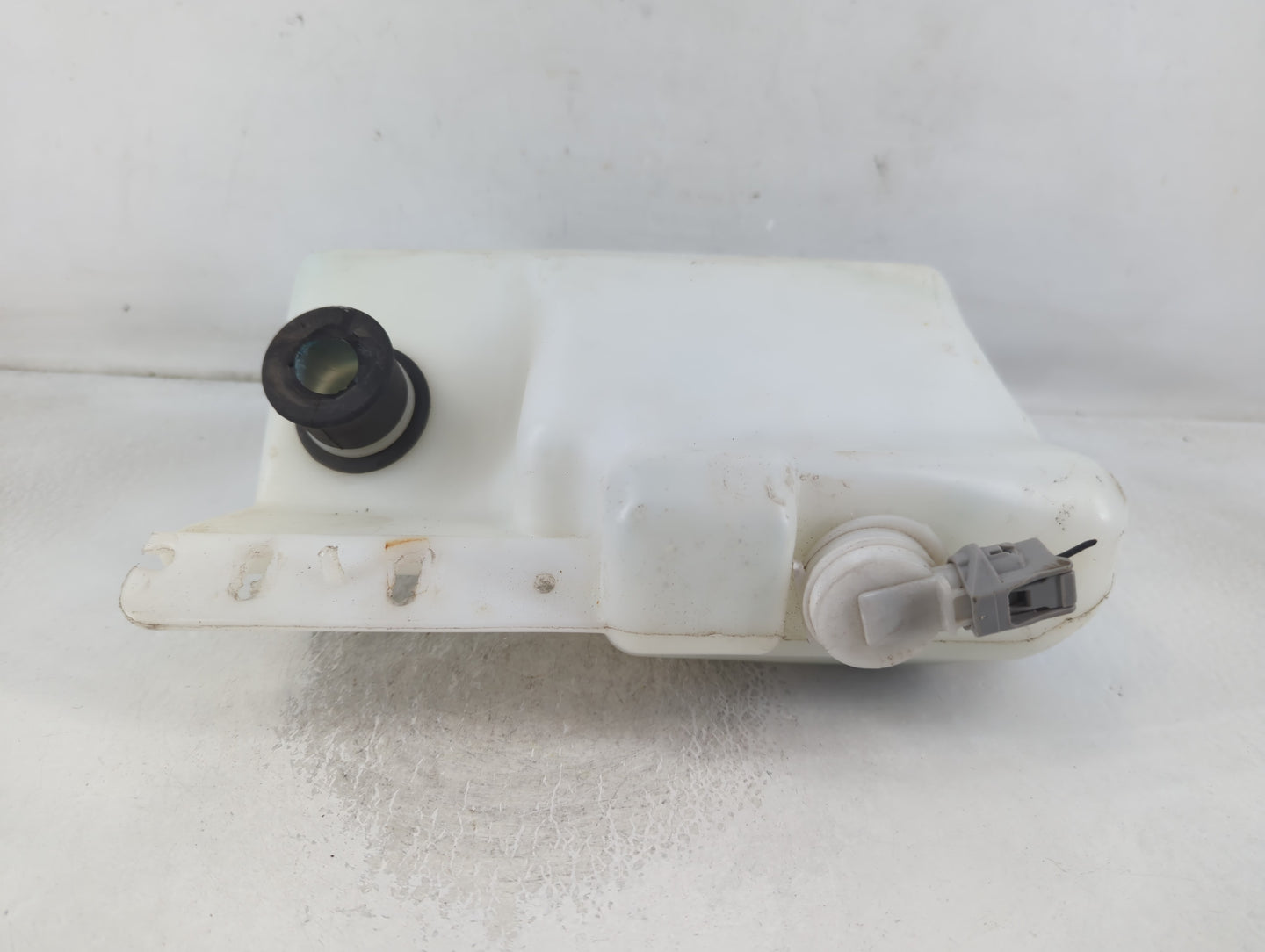 2000-2001 Chrysler Concorde Windshield Washer Fluid Reservoir Bottle Oem - Oemusedautoparts1.com