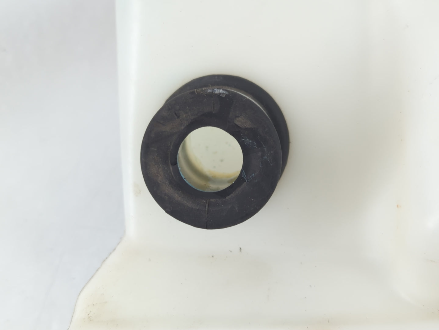 2000-2001 Chrysler Concorde Windshield Washer Fluid Reservoir Bottle Oem - Oemusedautoparts1.com