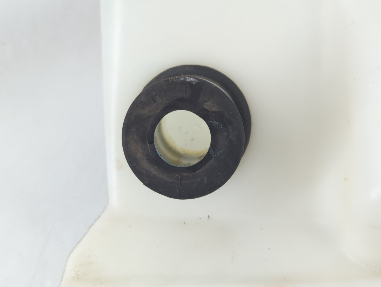 2000-2001 Chrysler Concorde Windshield Washer Fluid Reservoir Bottle Oem - Oemusedautoparts1.com