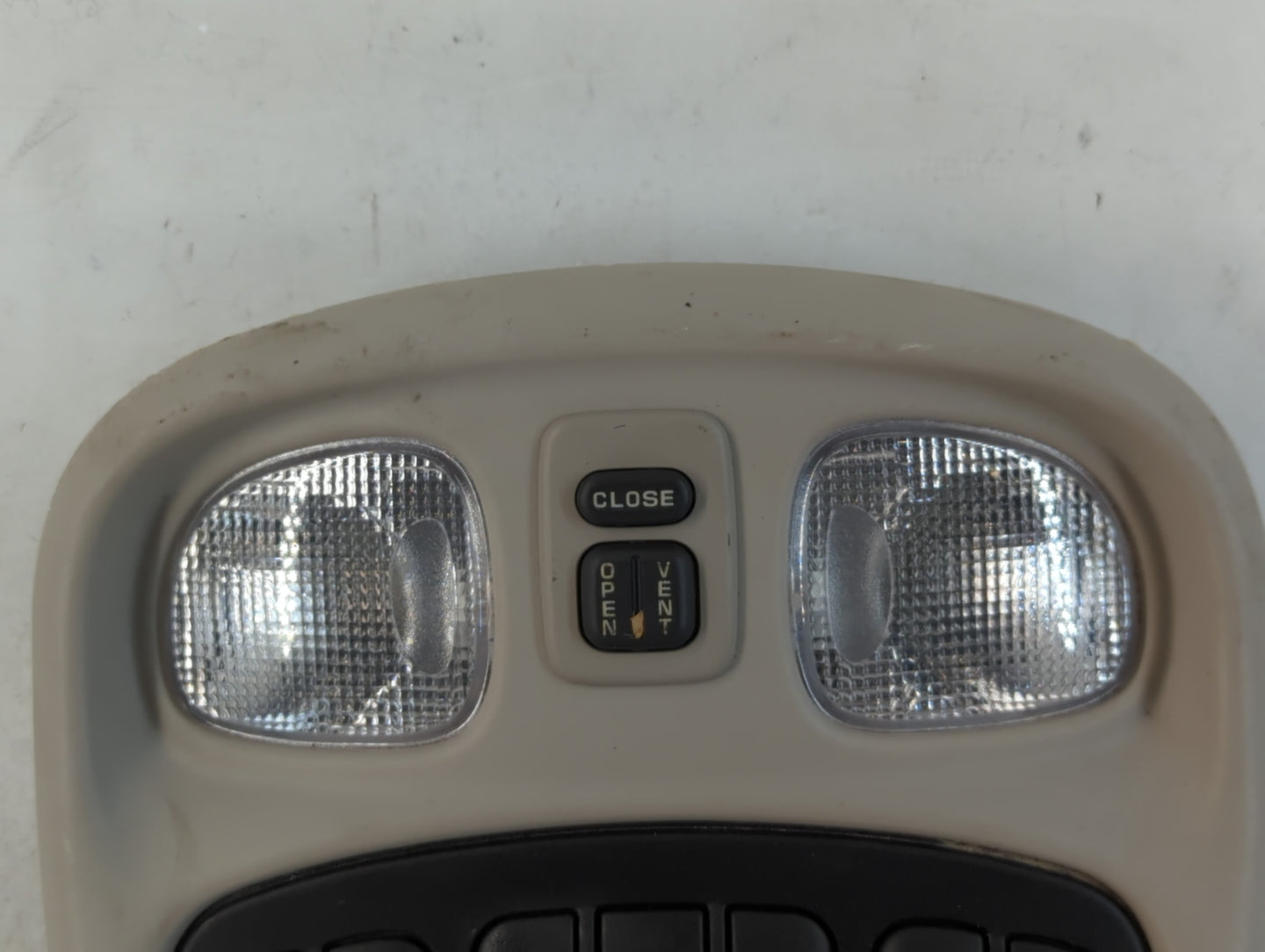 2000-2000 Chrysler Concorde Overhead Roof Console Interior Dome Light - Oemusedautoparts1.com