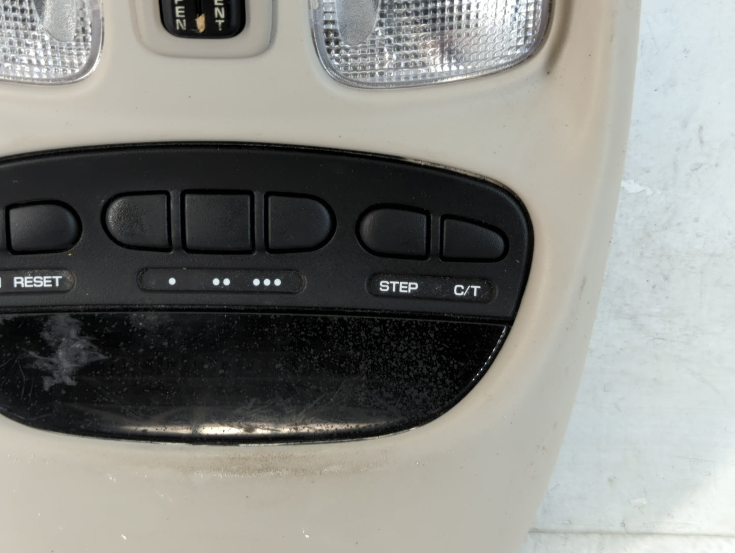 2000-2000 Chrysler Concorde Overhead Roof Console Interior Dome Light - Oemusedautoparts1.com