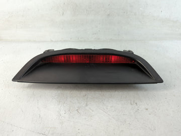 2000 Chrysler Concorde Third Brake Light Tail Light P/N:2-8-32044 2-9-37760 Fits OEM Used Auto Parts - Oemusedautoparts1.com