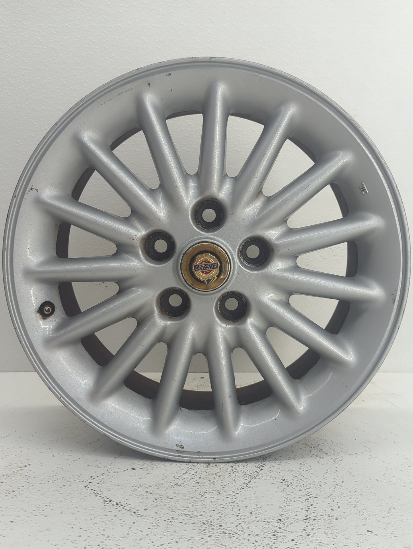 1998-2001 Chrysler Concorde Oem Wheel Rim 912090 - Oemusedautoparts1.com