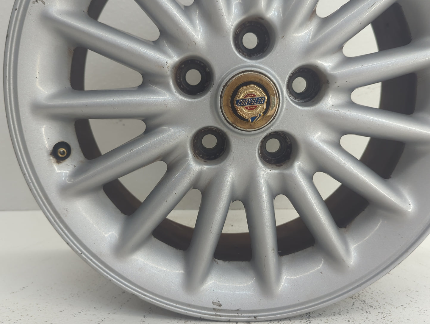 1998-2001 Chrysler Concorde Oem Wheel Rim 912090 - Oemusedautoparts1.com
