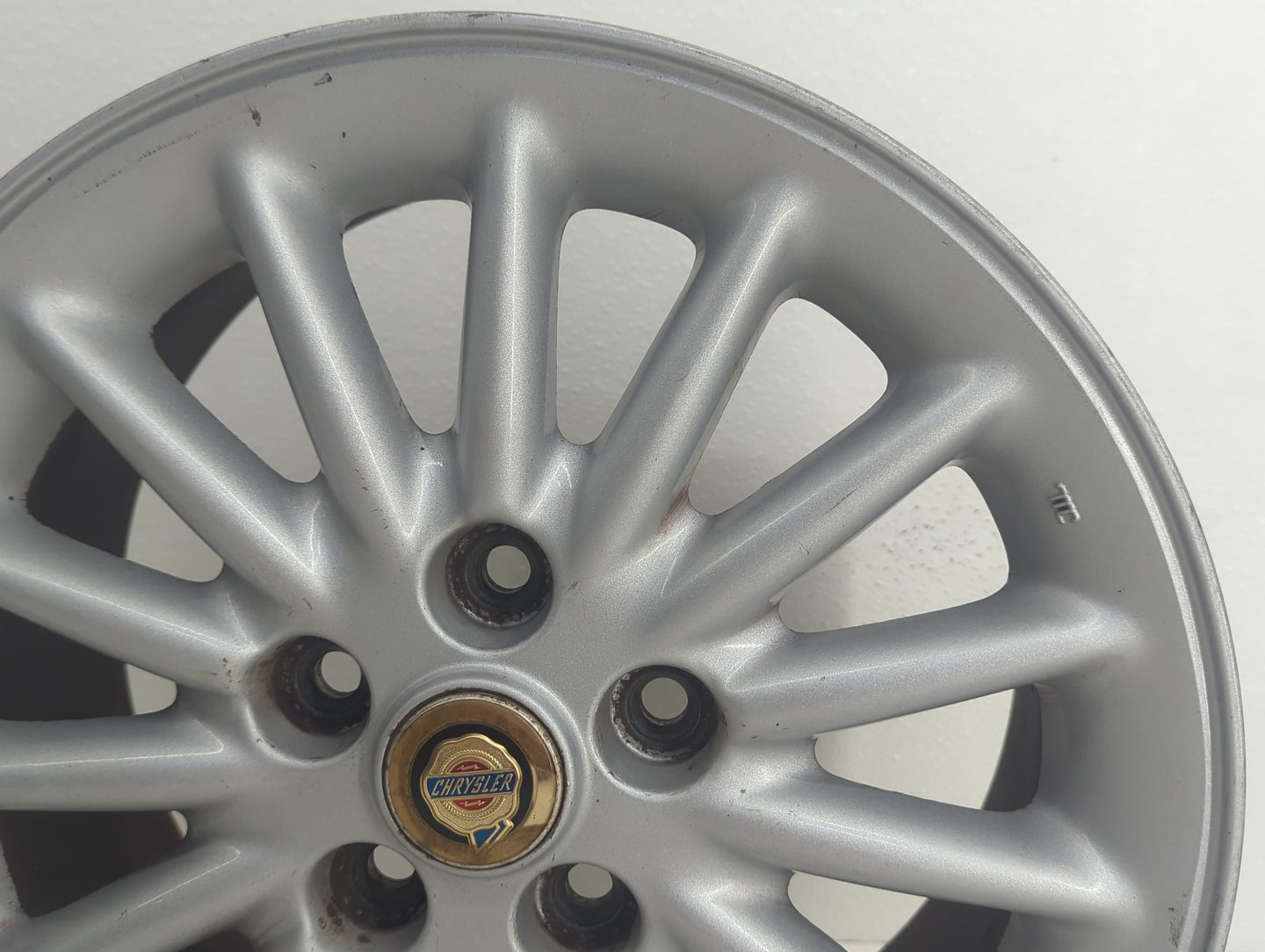 1998-2001 Chrysler Concorde Oem Wheel Rim 912090 - Oemusedautoparts1.com