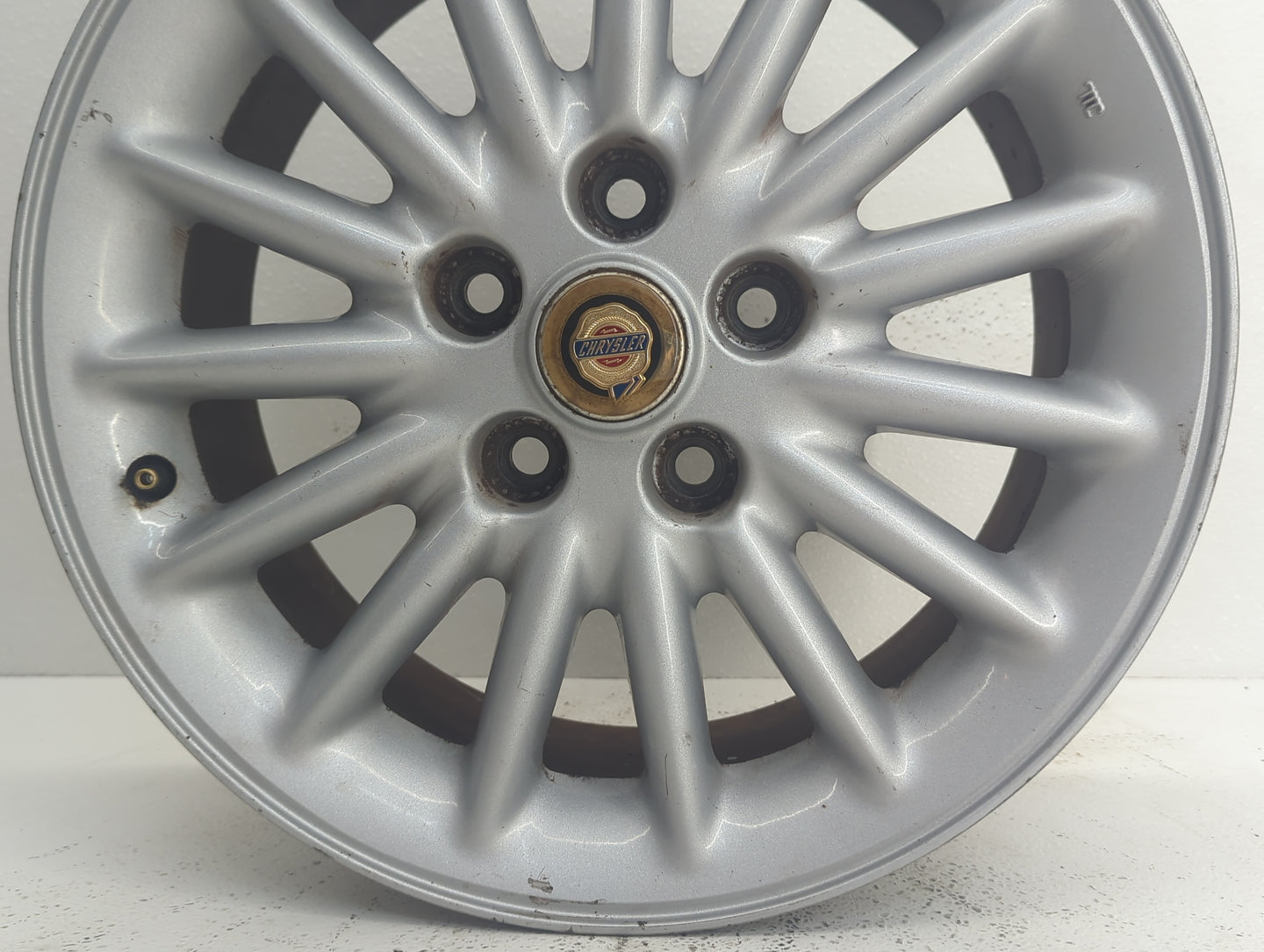1998-2001 Chrysler Concorde Oem Wheel Rim 912090 - Oemusedautoparts1.com