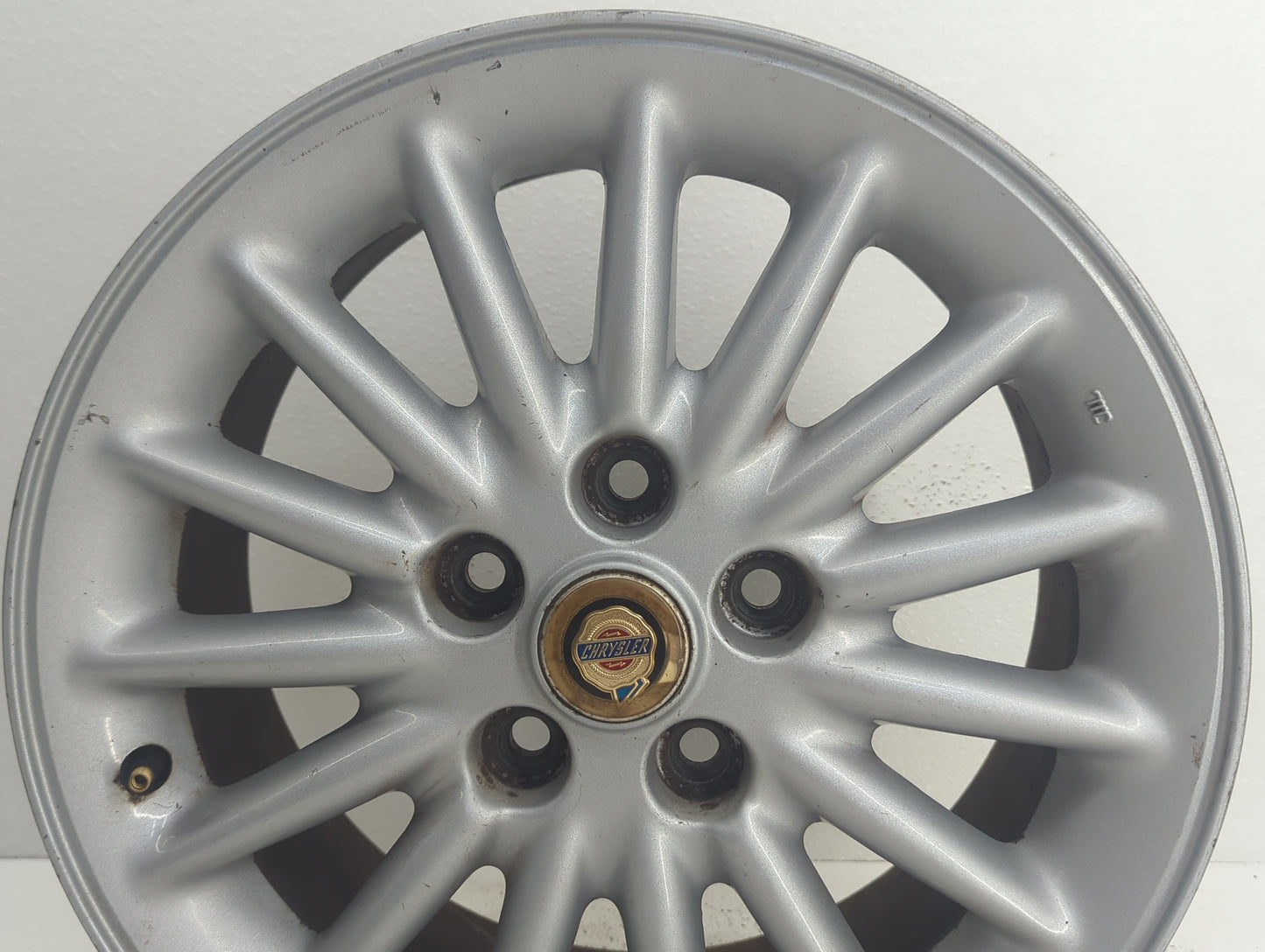 1998-2001 Chrysler Concorde Oem Wheel Rim 912090 - Oemusedautoparts1.com