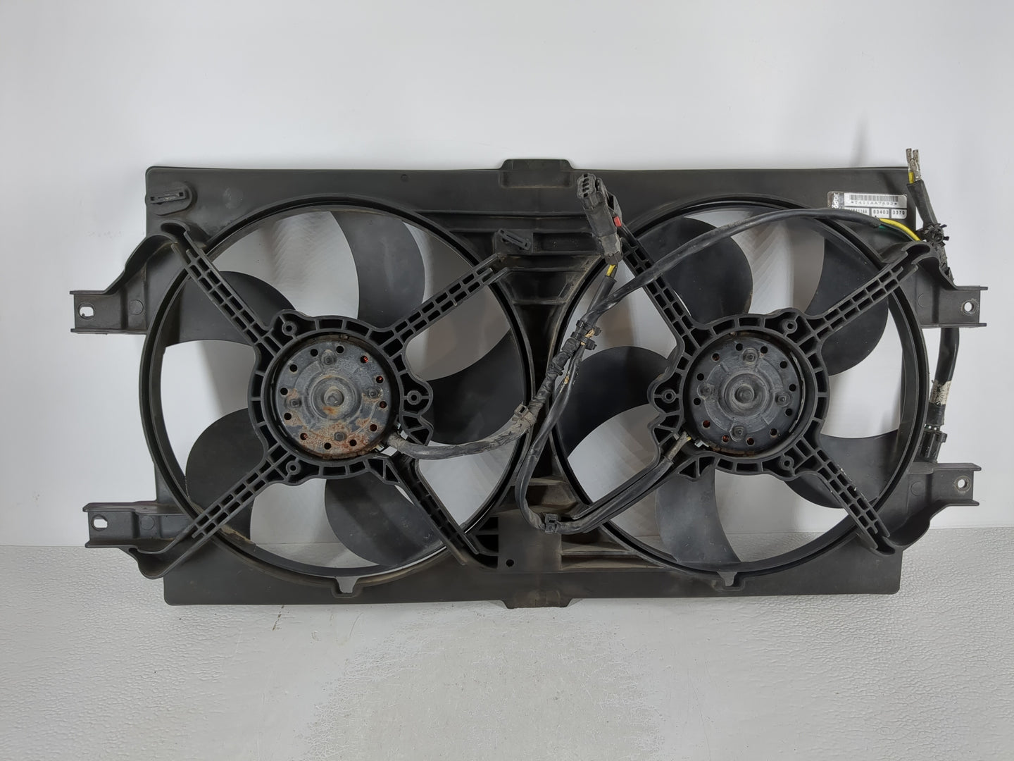 2000-2004 Chrysler Concorde Electric Radiator Cooling Fan Motor Assembly P/N:04596402AA T411AA7692 Fits OEM Used Auto Parts 