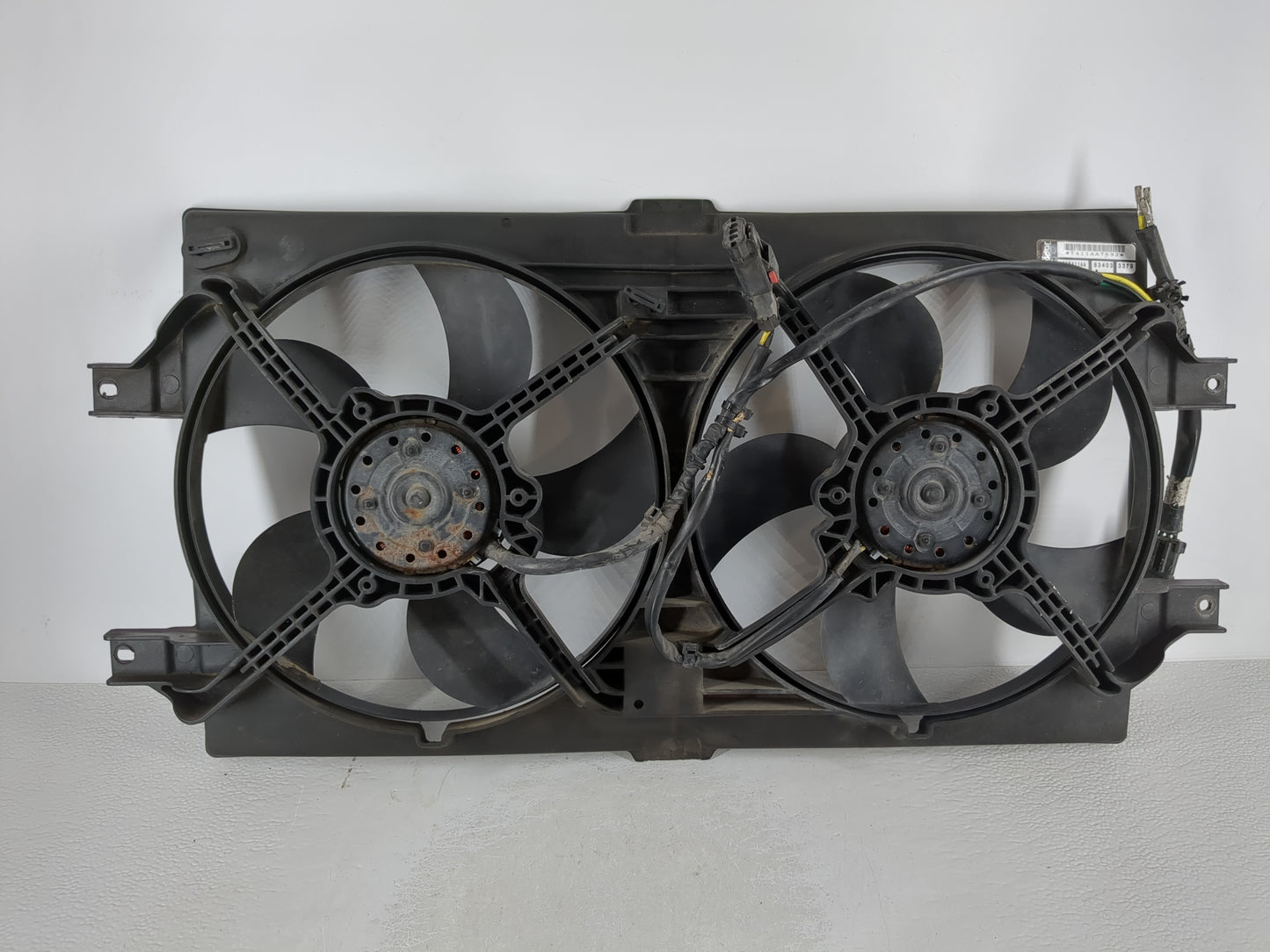 2000-2004 Chrysler Concorde Electric Radiator Cooling Fan Motor Assembly P/N:04596402AA T411AA7692 Fits OEM Used Auto Parts 