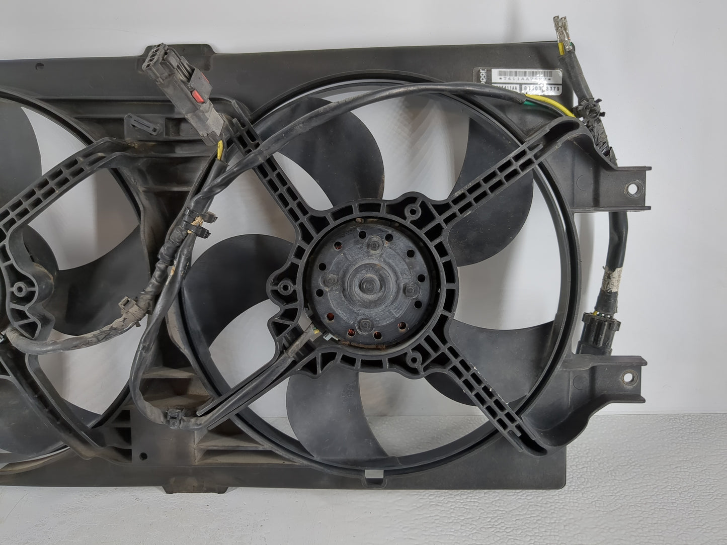 2000-2004 Chrysler Concorde Electric Radiator Cooling Fan Motor Assembly P/N:04596402AA T411AA7692 Fits OEM Used Auto Parts 