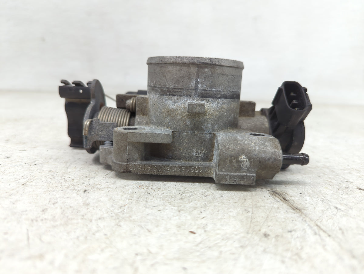 1998-2000 Chrysler Sebring Throttle Body P/N:04861083AB Fits Fits 1998 1999 2000 OEM Used Auto Parts - Oemusedautoparts1.com