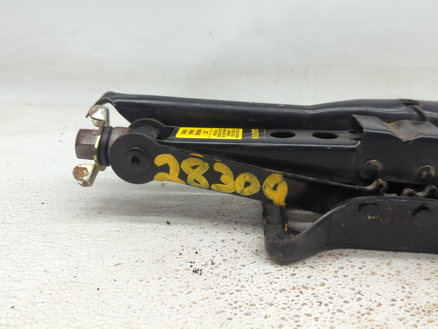 2000 Chrysler Cirrus Cirrus Spare Scissor Car Jack - Oemusedautoparts1.com
