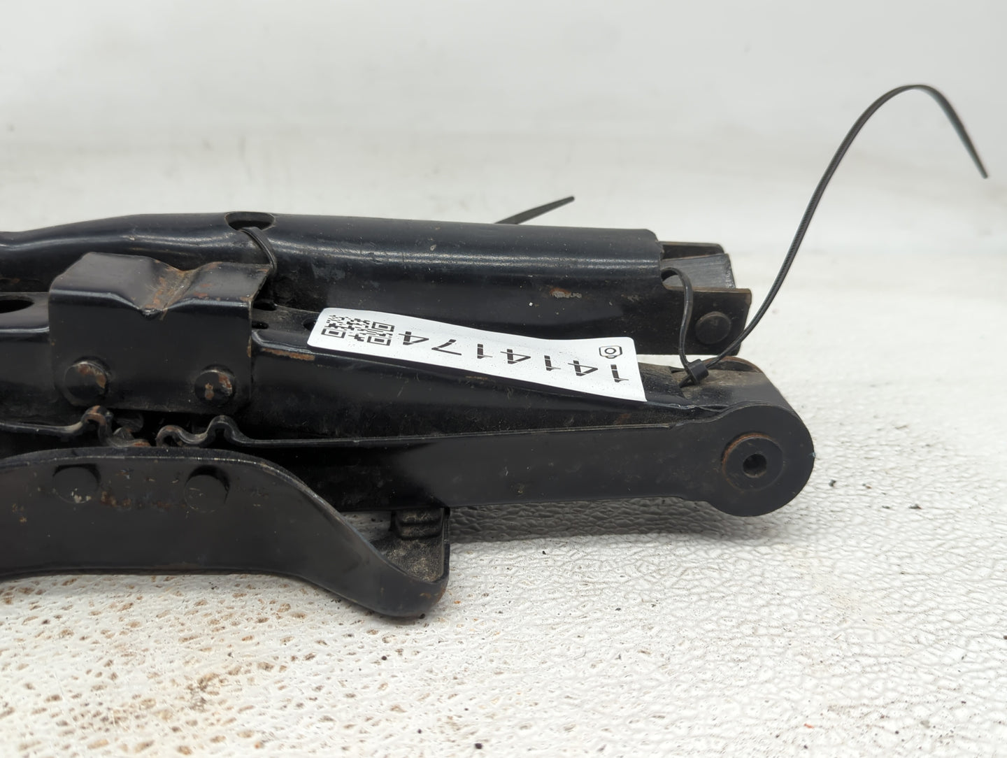 2000 Chrysler Cirrus Cirrus Spare Scissor Car Jack - Oemusedautoparts1.com