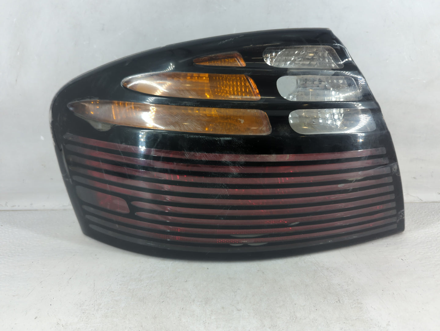 1999-2000 Daewoo Lanos Tail Light Assembly Driver Left OEM P/N:16524949 Fits Fits 1999 2000 OEM Used Auto Parts - Oemusedaut